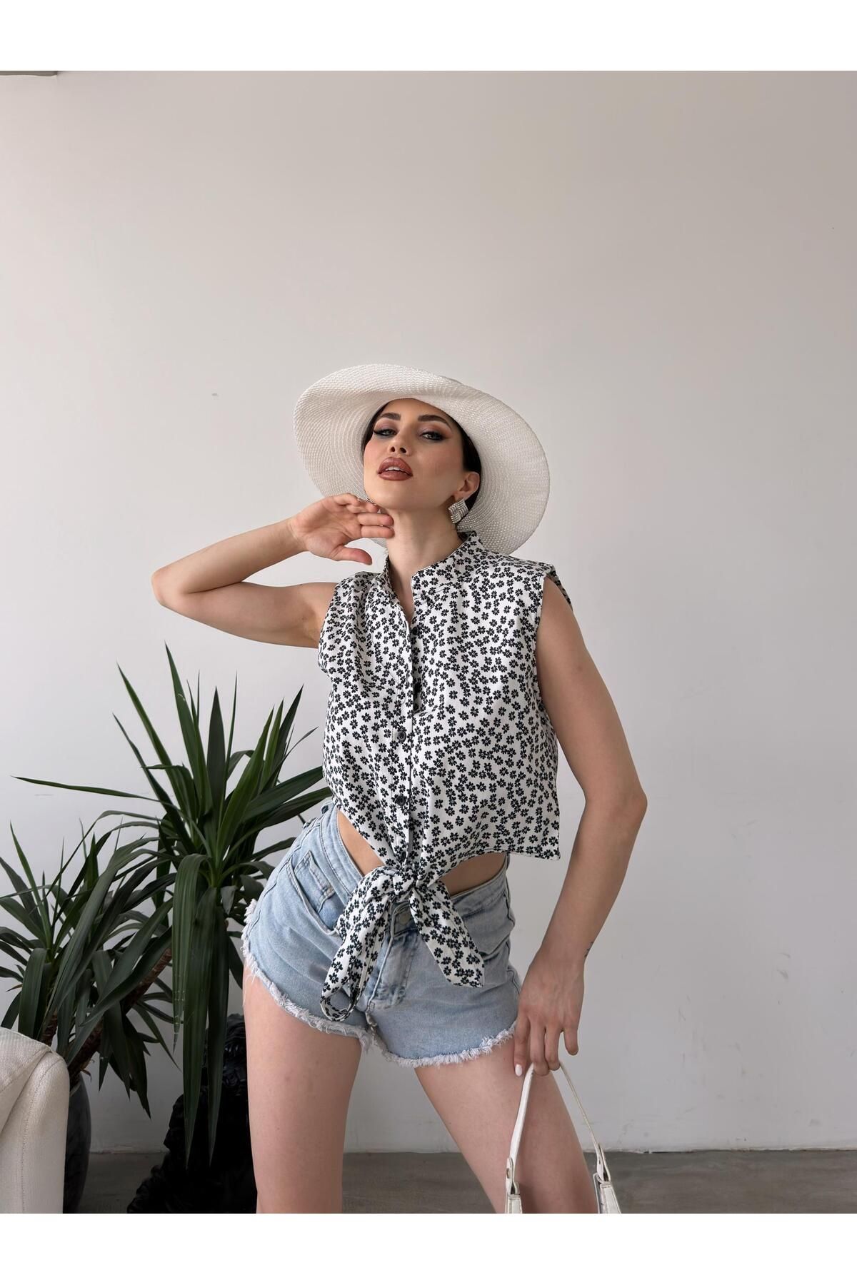 PİNK STAR Çiçek Desenli Bağlama Detaylı Crop Gömlek Bluz