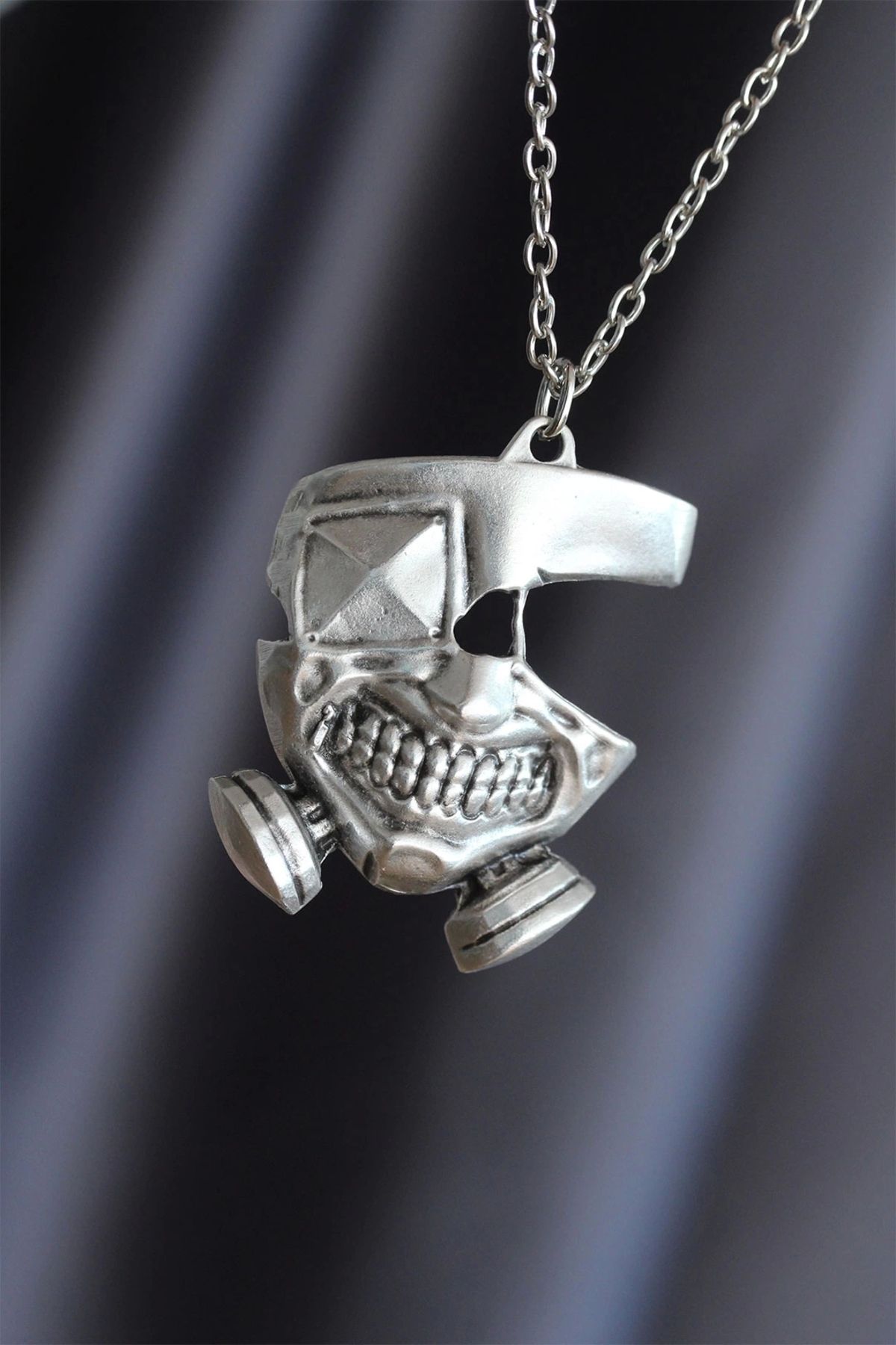Clariss Maske Model Gümüş Renk Metal Zincirli Erkek Kolye