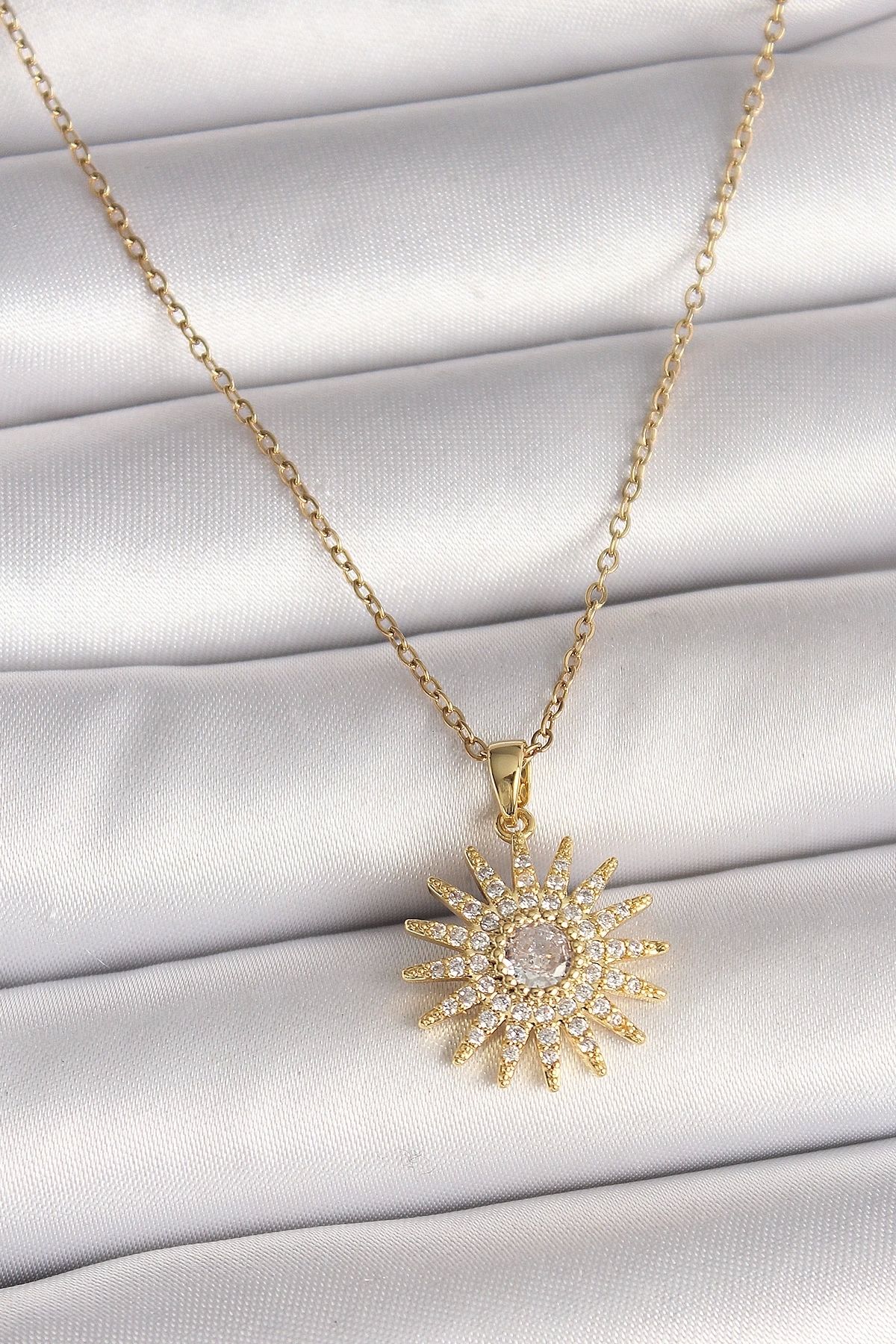 Clariss 316L Çelik Gold Renk Zincir Zirkon Taşlı Güneş Model Kadın Kolye