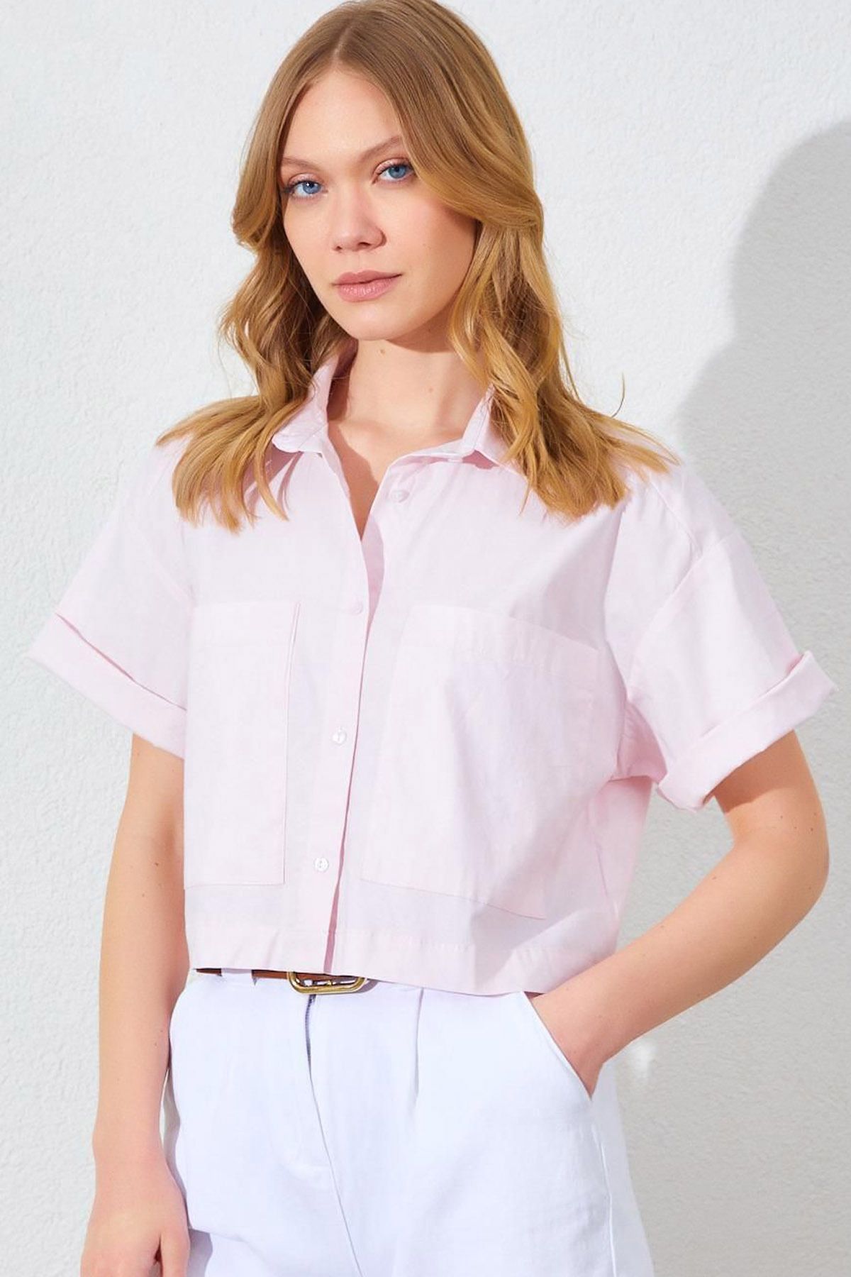 Ottawe Regular Fit Rahat Kesim Çift Cepli Gömlek Yakalı Düğme Kapama Casual Kısa Duble Kol Gömlek