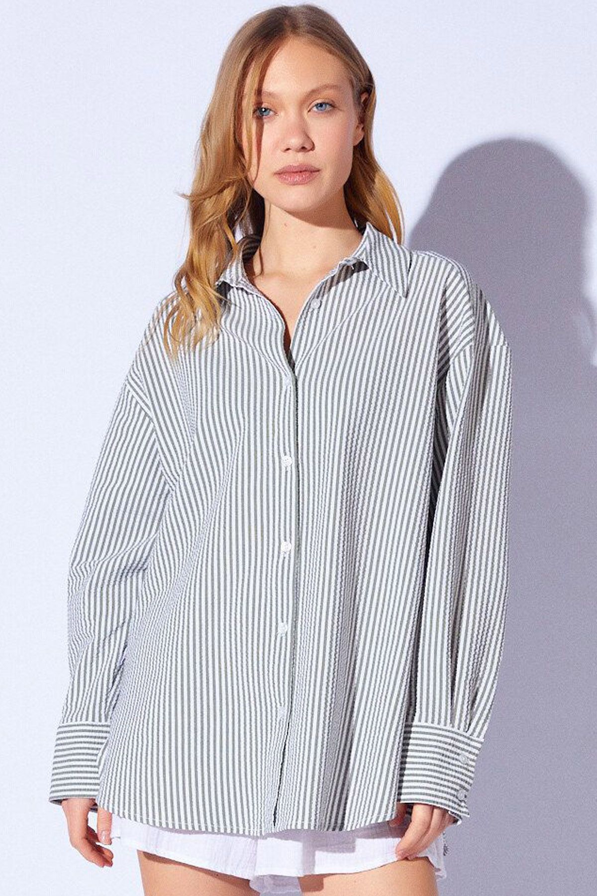 Ottawe Relaxed Fit Rahat Bol Kalıp Düğme Kapama Çizgli Uzun Kollu Oversize Günlük Esnek Gofre Kumaş Gömlek
