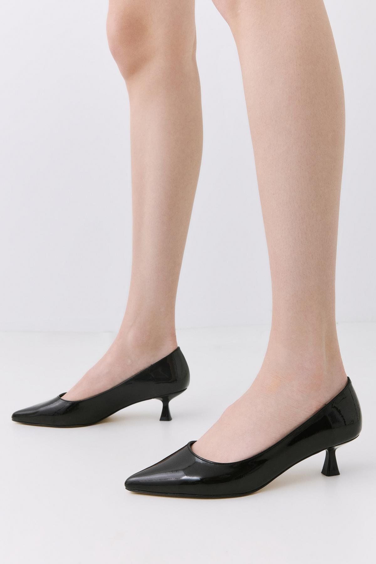 Yaya by Hotiç Kadın Rugan Siyah Kısa Topuklu Stiletto