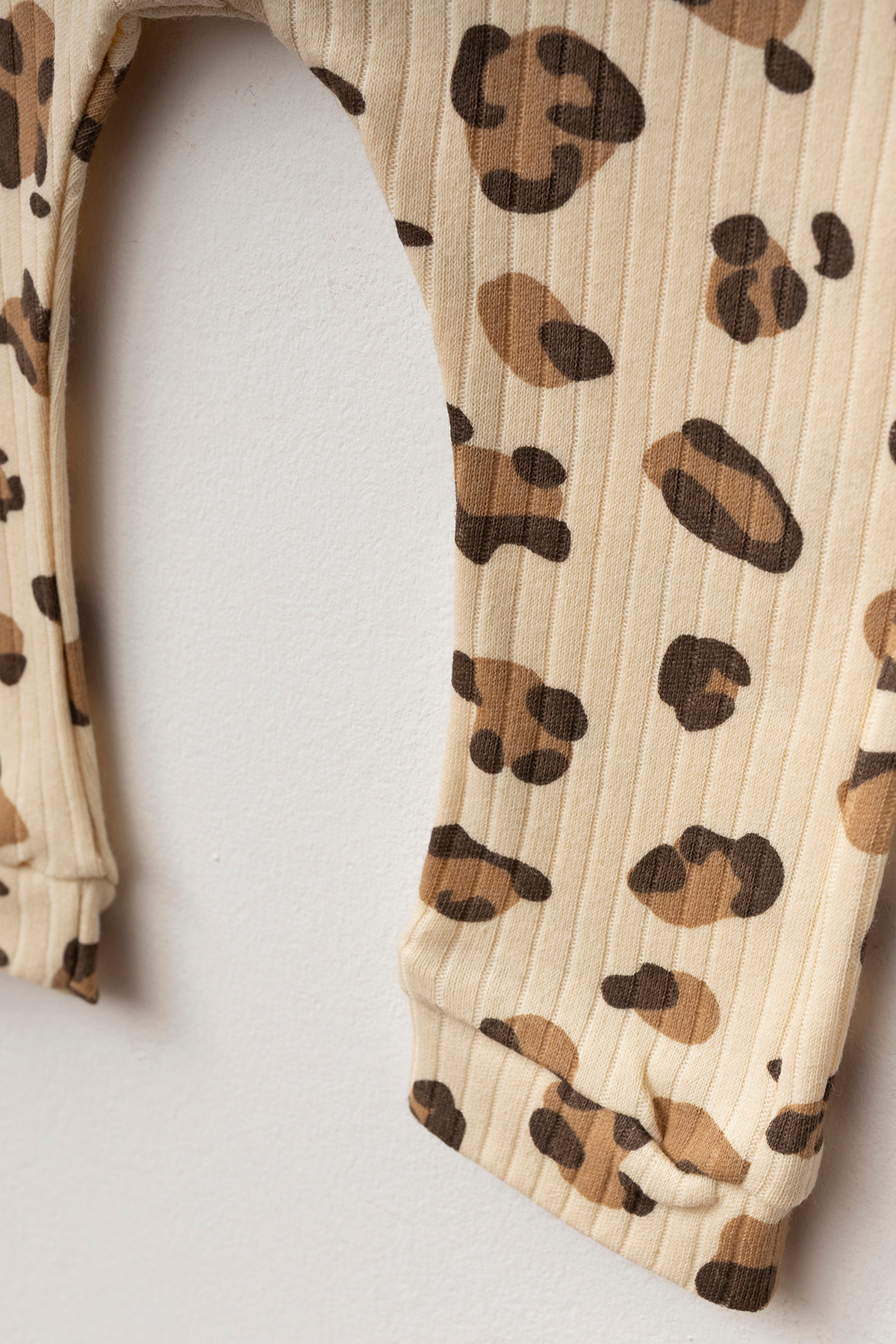 yukobaby bebeğiniz için en doğalı BEBEK LEOPARLI 3-6-9 AY PAMUKLU MANŞETŞİZ TULUM YENİDOĞAN HASTANE ÇIKIŞI BEBEK KIYAFETİ YK5886 fotoğrafı 3 (önizleme)