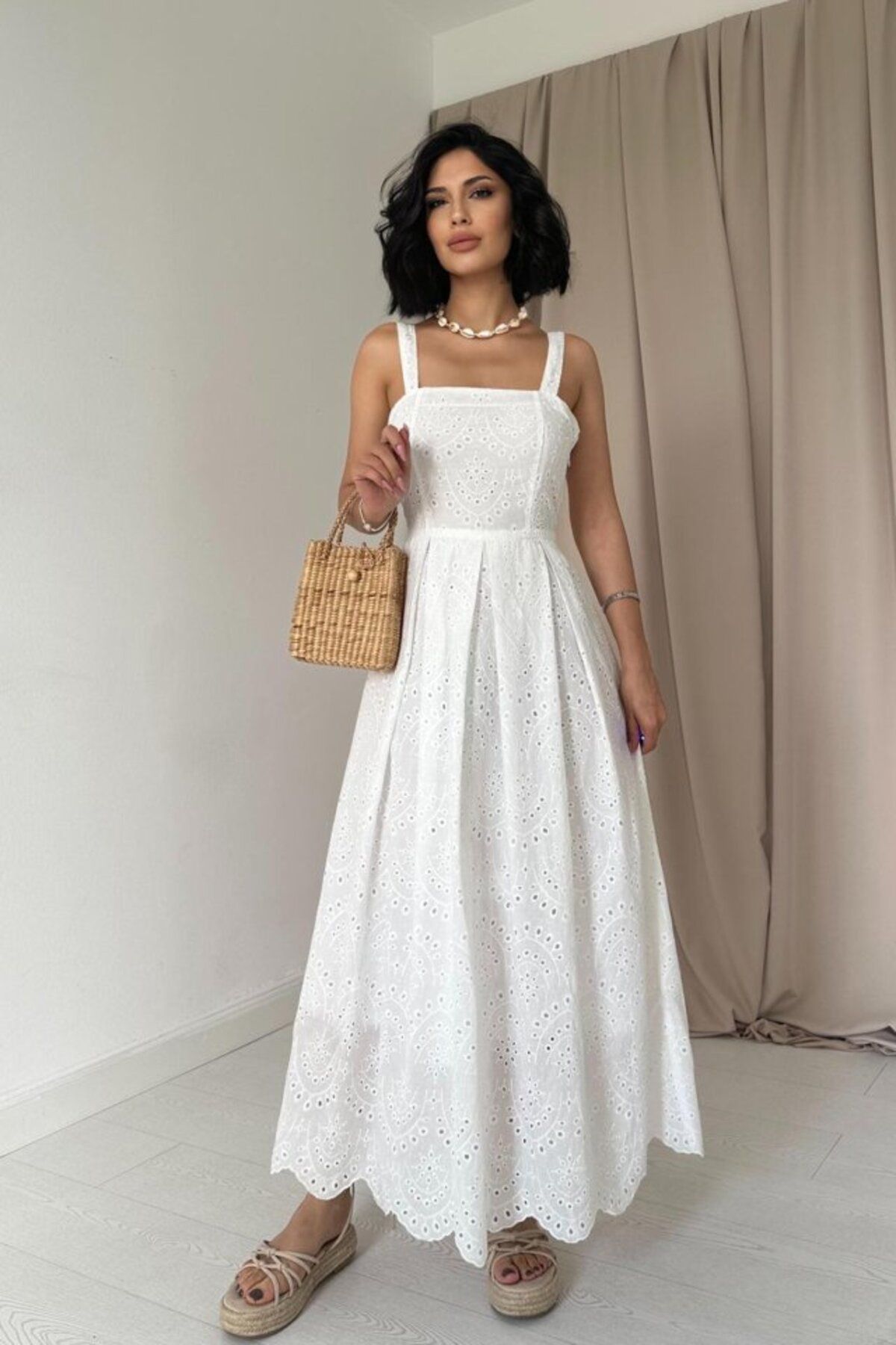 velmorafashion Beyaz Askılı Aparatlı Brode Elbise