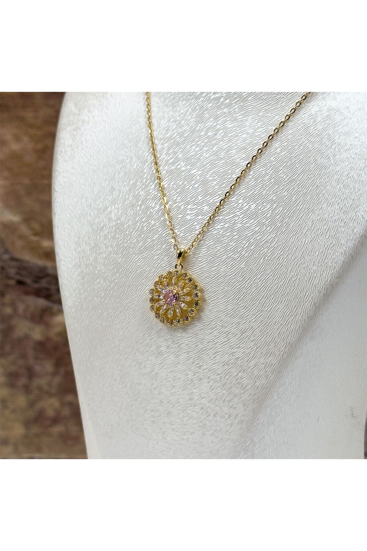 Livora Jewelry Gold Renk Tasarım Çiçek Gümüş Kolye