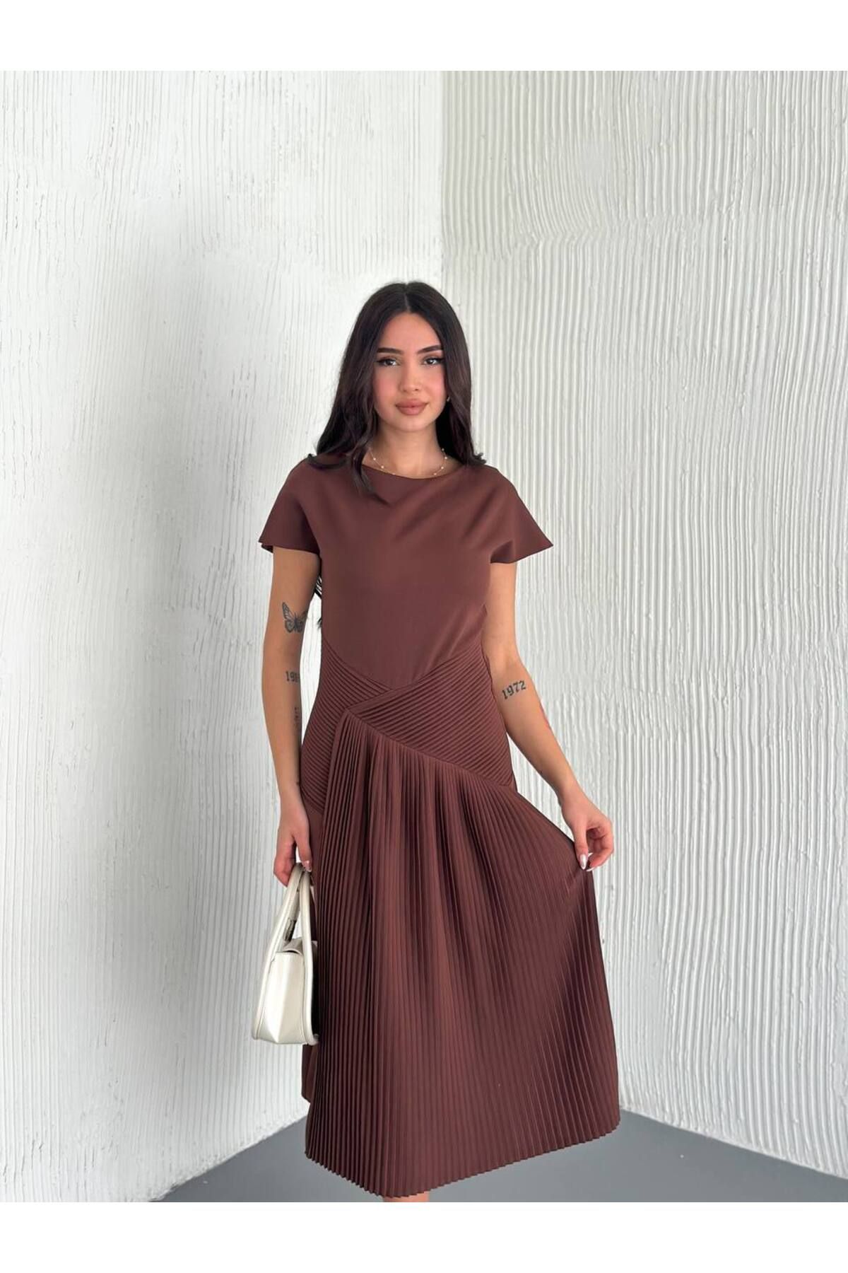 Castivo Fashion Zarif Form Pliseli Kısa Kollu Midi Elbise
