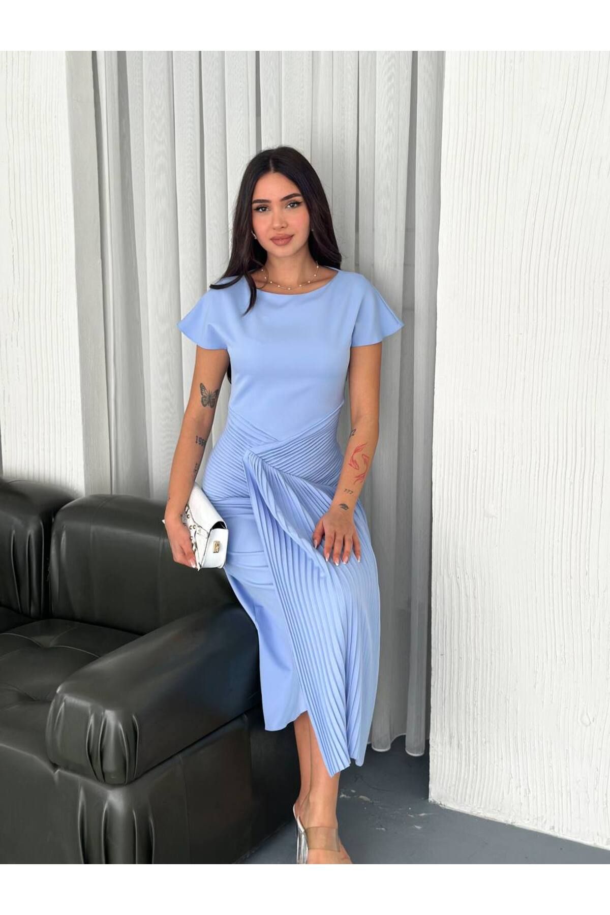 Castivo Fashion Zarif Form Pliseli Kısa Kollu Midi Elbise