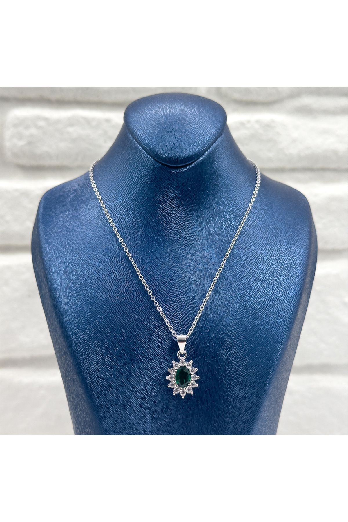 Livora Jewelry Kök Zümrüt Pırlanta Montür Gümüş Kolye