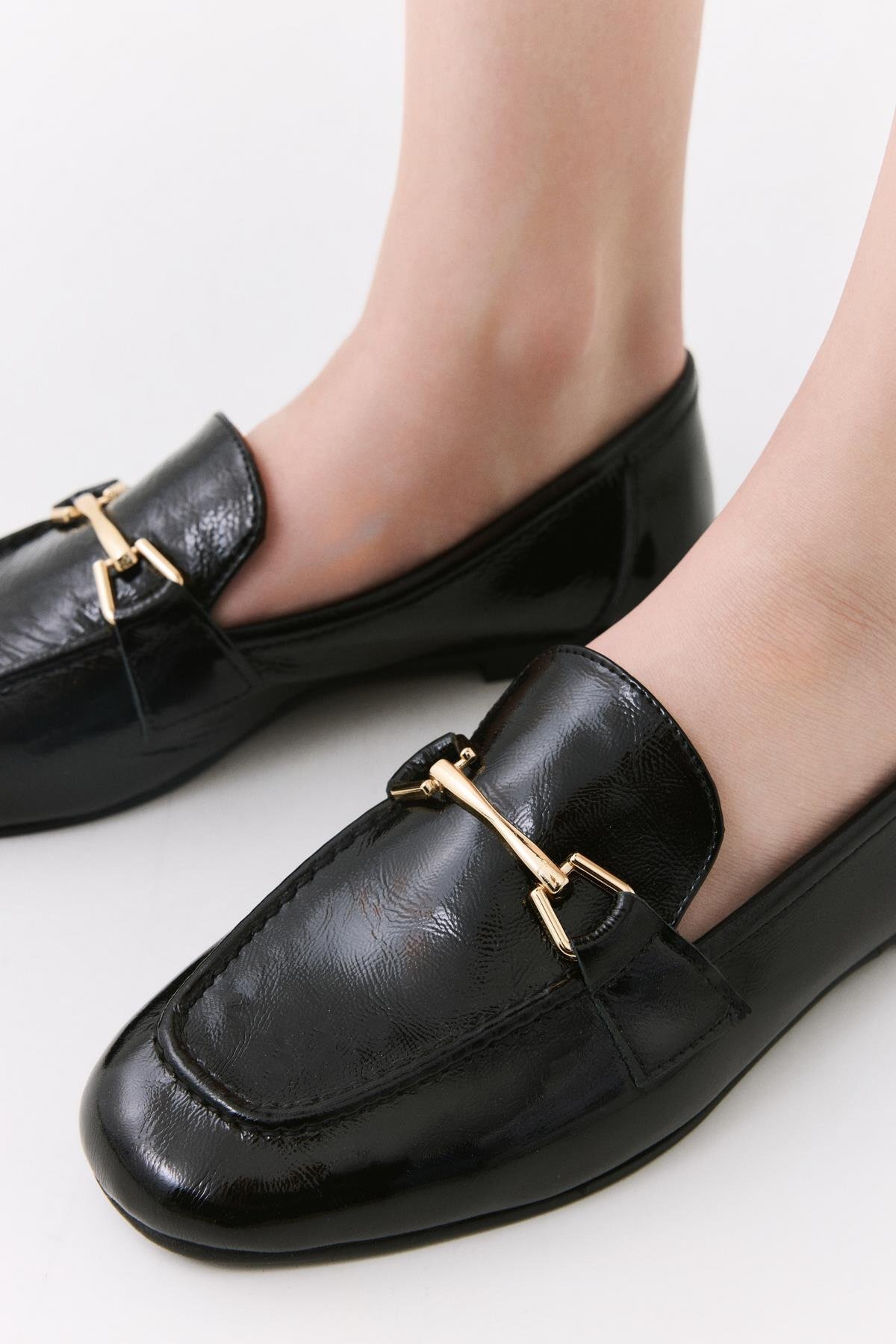 Yaya by Hotiç Kadın Deri Siyah Tokalı Loafer görsel 3