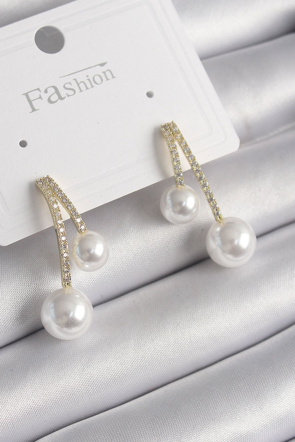BZK ACCESSORİES Pirinç Gold Renk Zirkon Taşlı Sarkıt Model İnci Detay Kadın Küpe