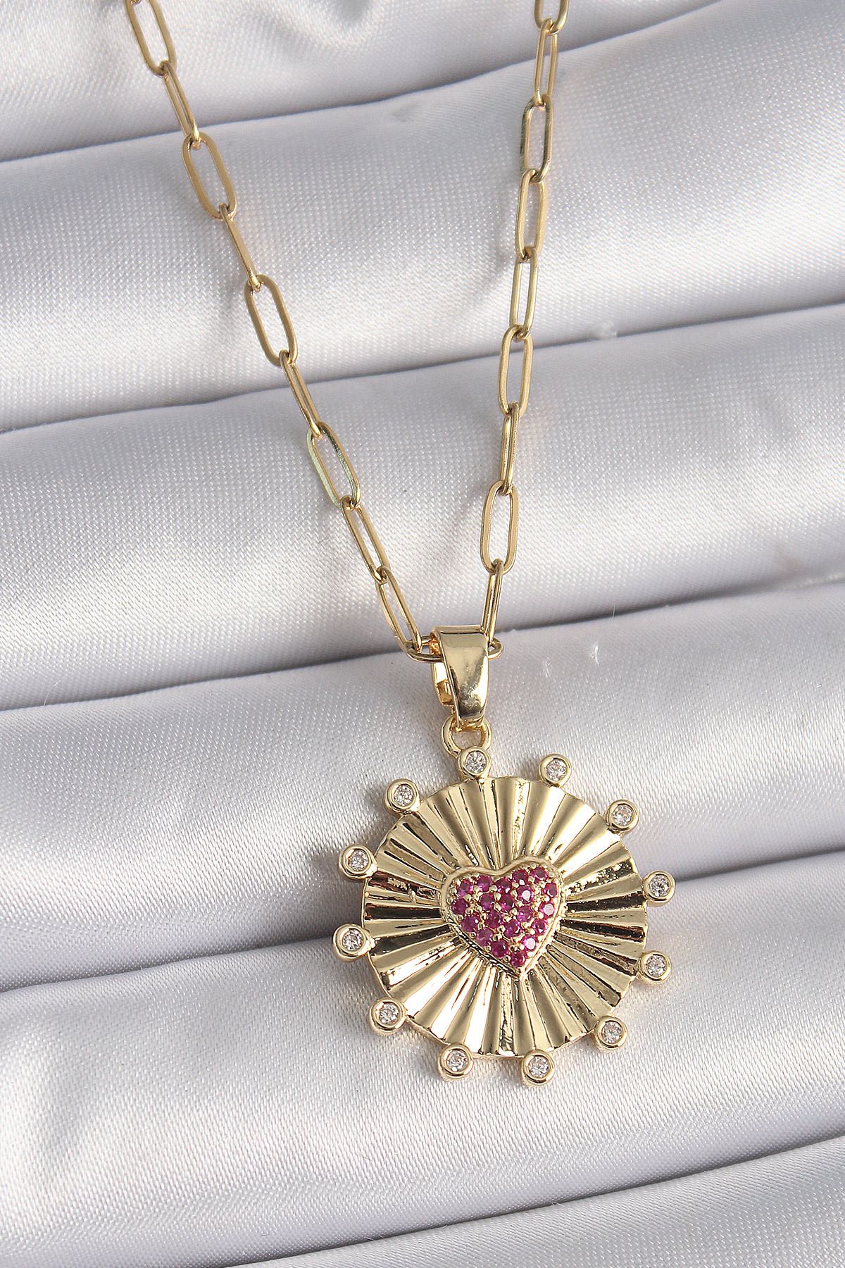 MMB Boutique 316L Çelik Gold Renk Pembe Zirkon Taşlı Kalp İşleme Madalyon Model Kadın Kolye