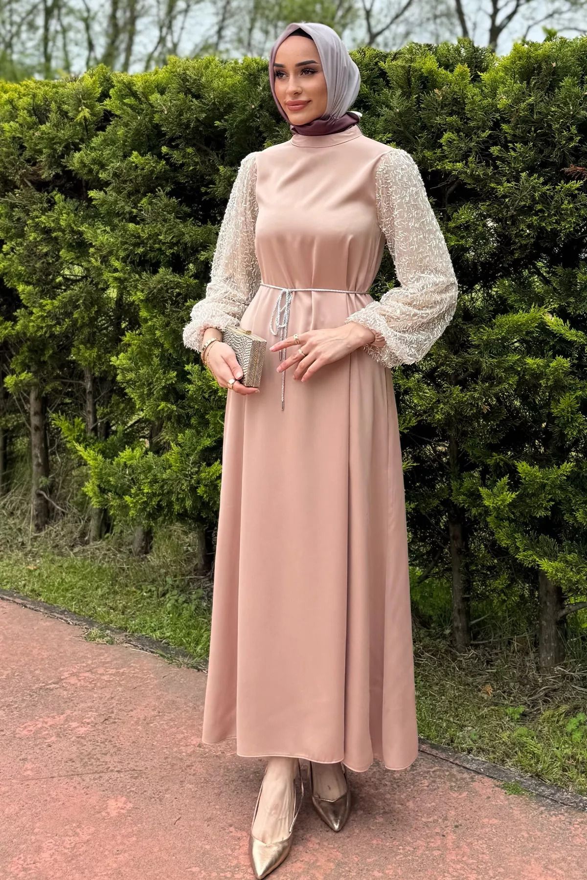 julude Bej Kolları Güpürlü Taşlı Bel Bağcıklı Tesettür Saten Abiye Elbise