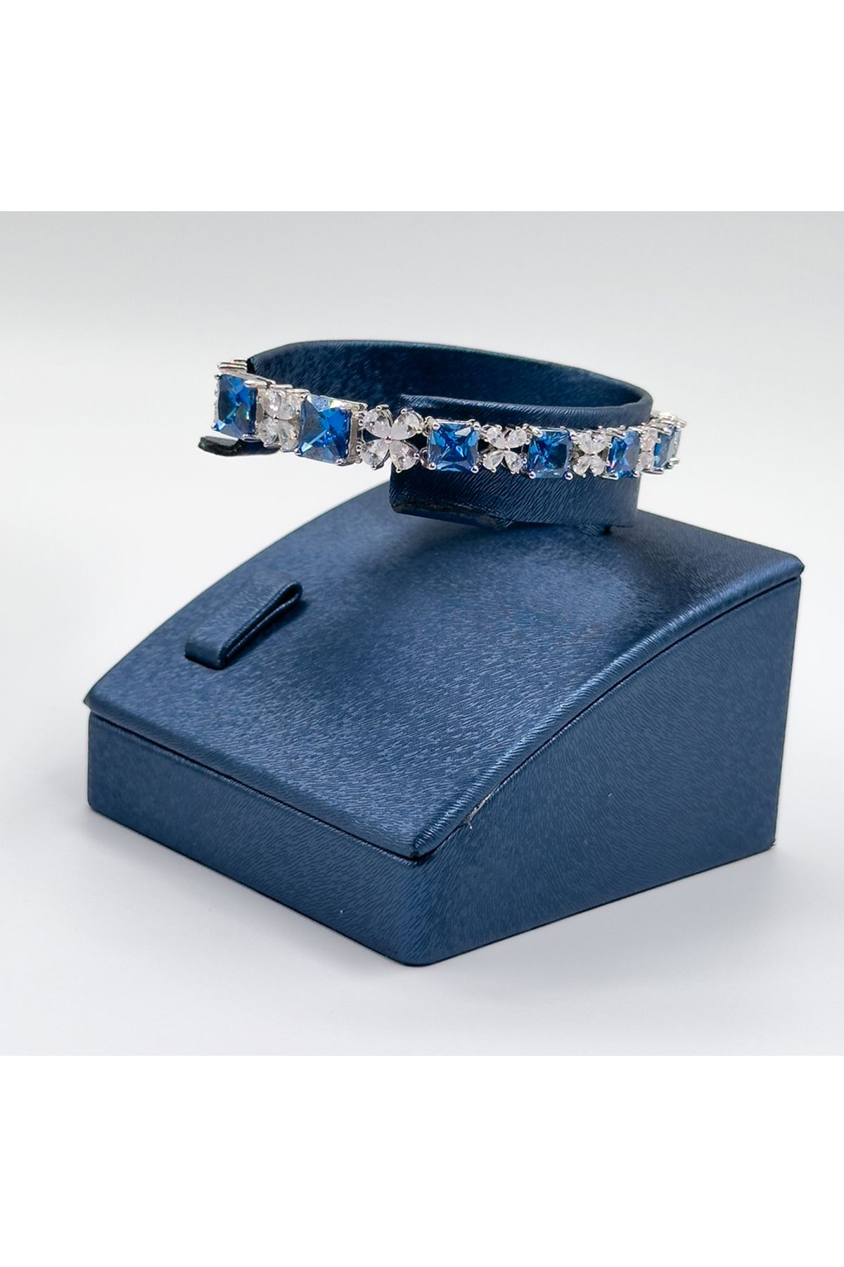 Livora Jewelry Pırlanta Montür Safir Taşlı Gümüş Bileklik