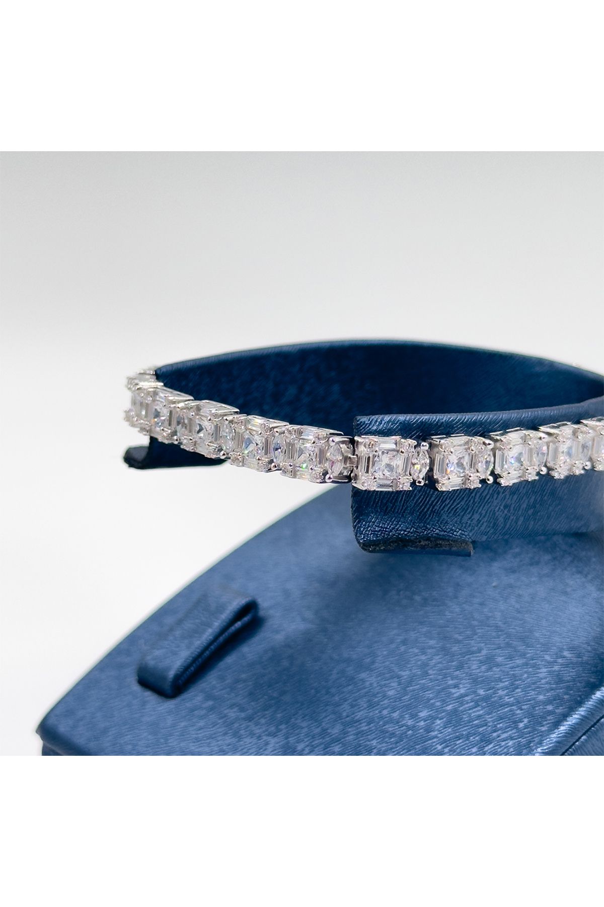Livora Jewelry Pırlanta Montür Su Yolu Gümüş Bileklik