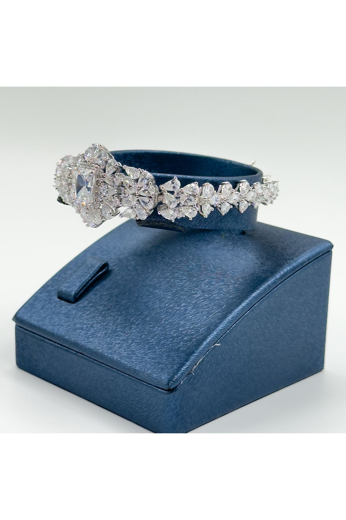 Livora Jewelry Pırlanta Montür Özel Seri 925 Ayar Gümüş Bileklik