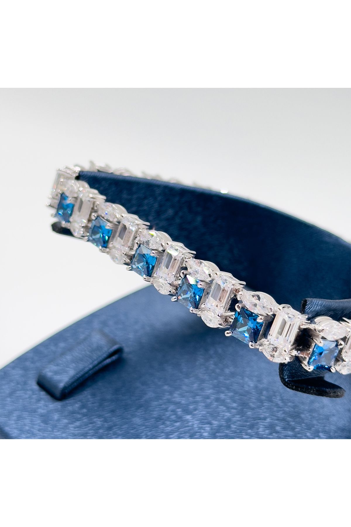 Livora Jewelry Pırlanta Montür Safir Gümüş Bileklik