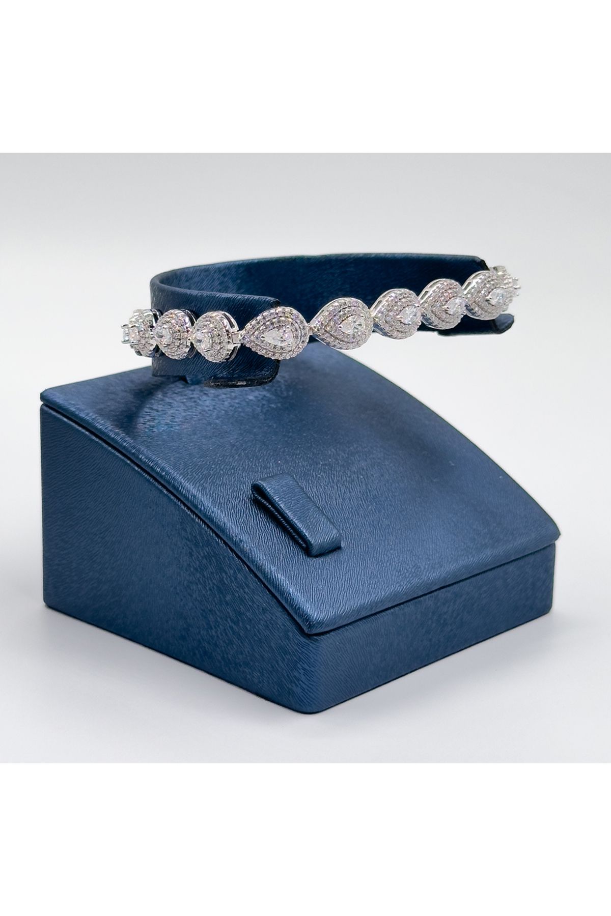 Livora Jewelry Su Yolu Damla Taşlı Gümüş Bileklik