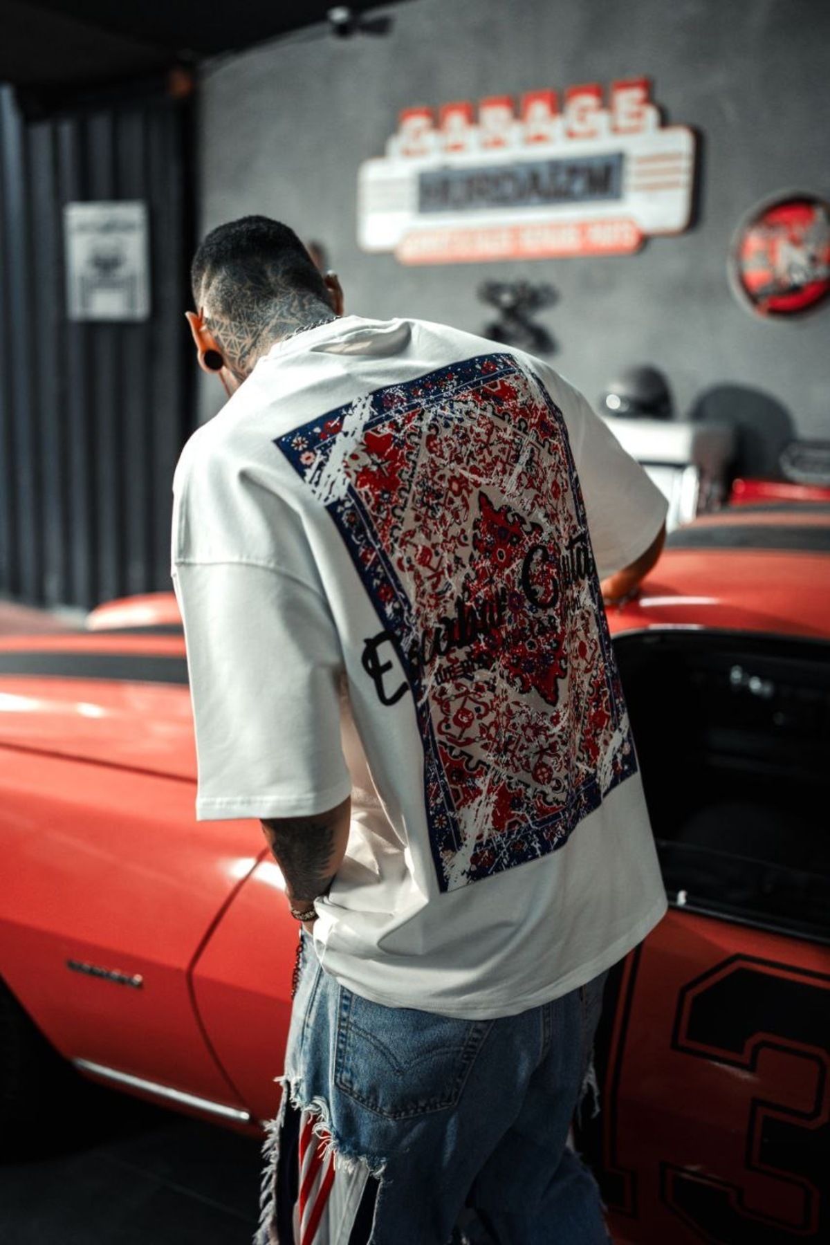Escobar Halı Desen Baskılı Oversize Beyaz Tshirt