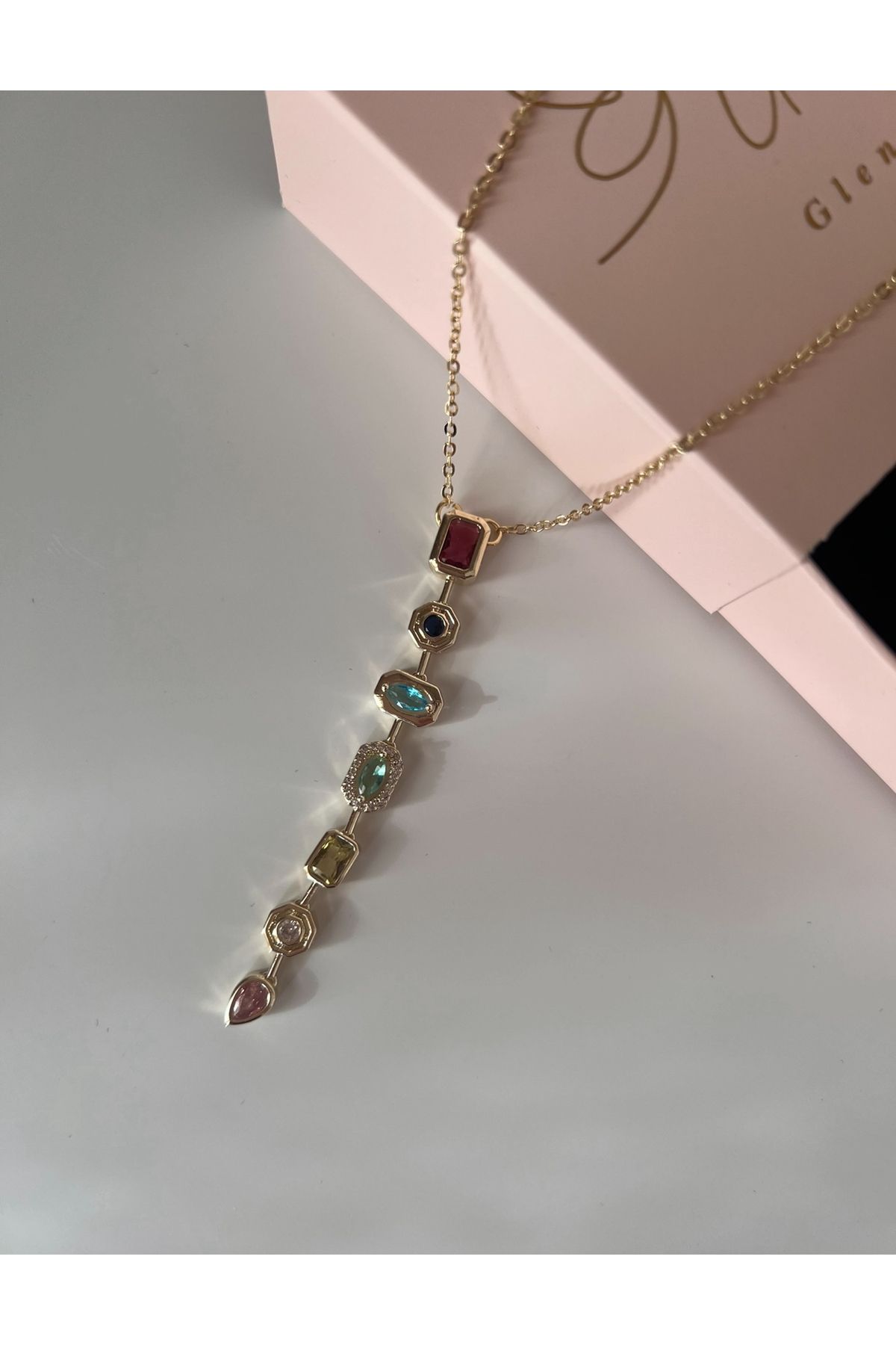 Store Renkli Taşlı Y Model Dekolte Kolye