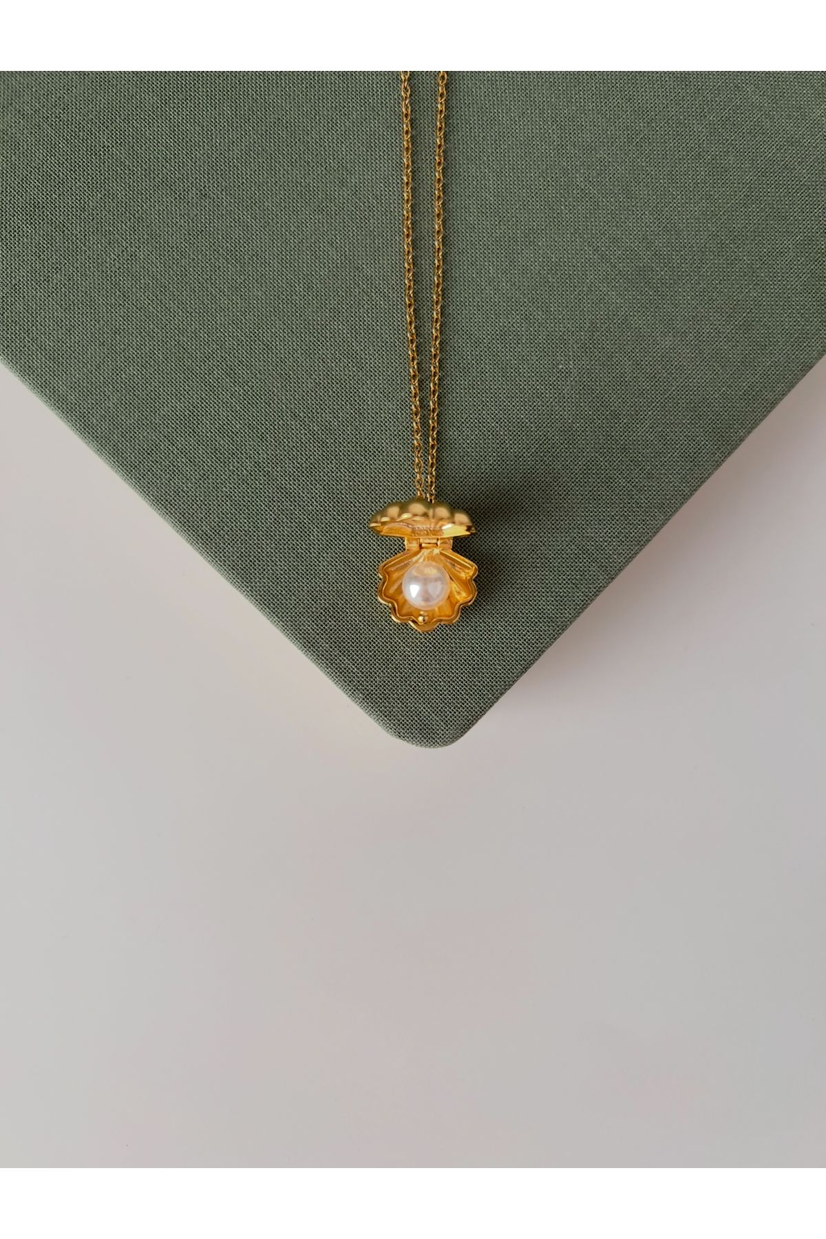 Store Gold Renk Çelik İncili İstiridye Kolye