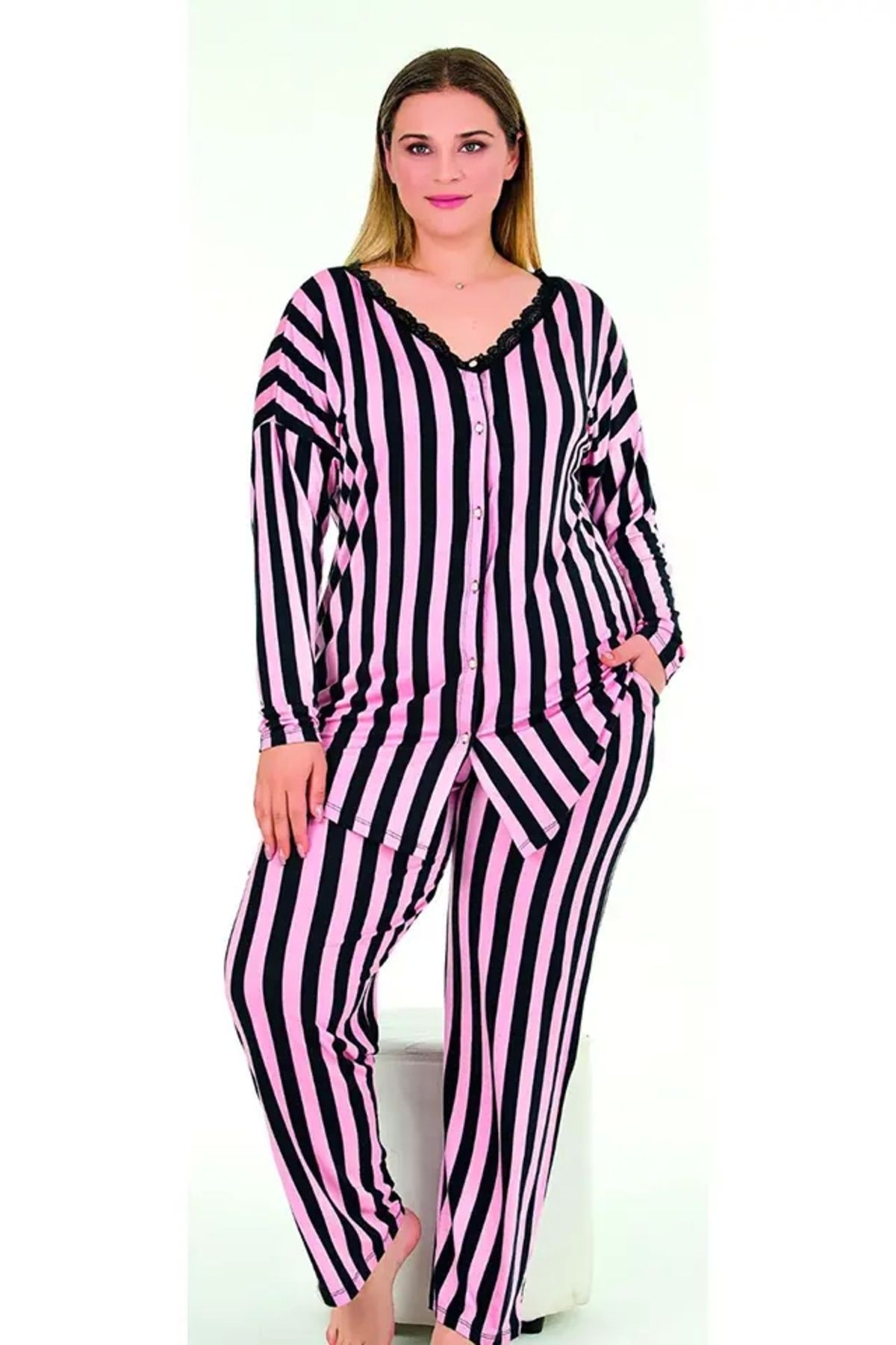 azra moda Uzun Kol Onü Düğmeli Pembe Seritli Büyük Beden Pijama Takımı