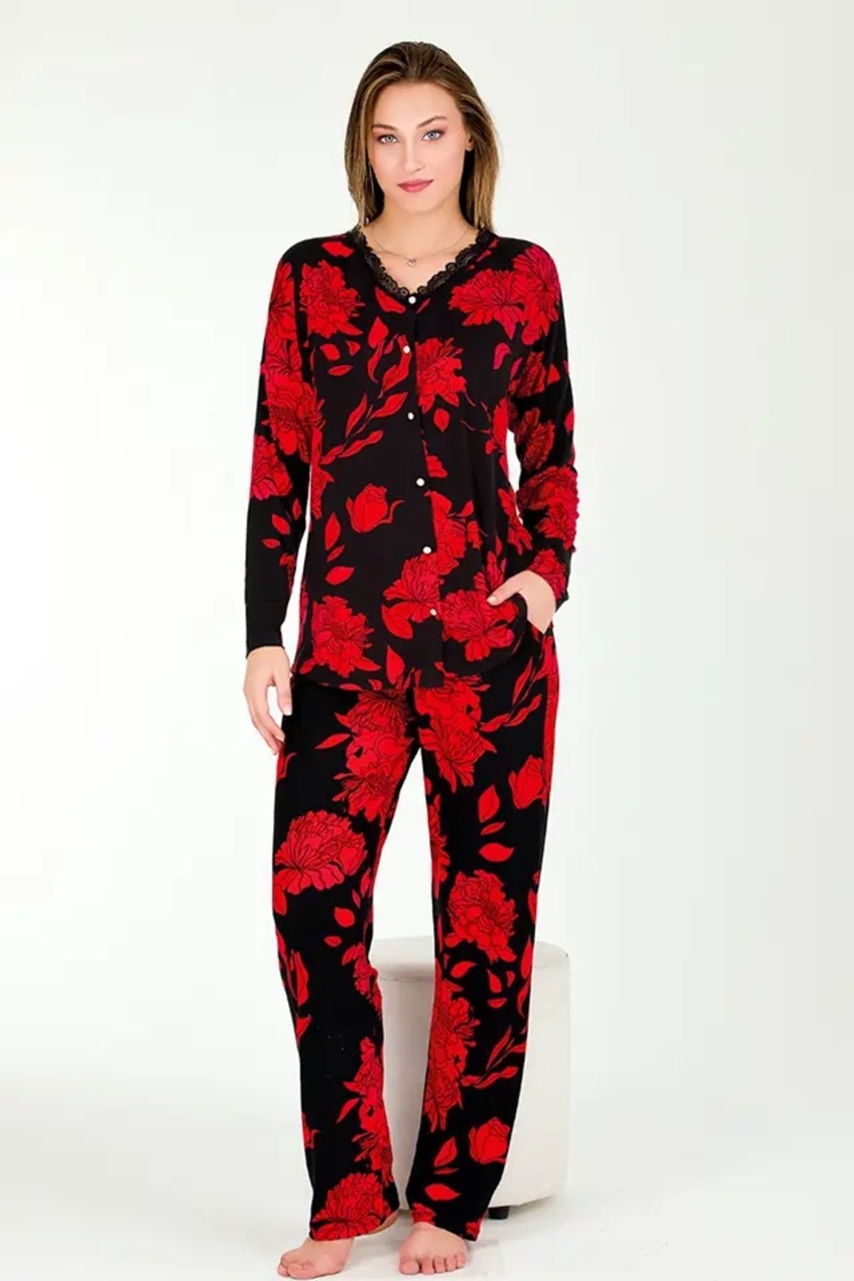 azra moda Uzun Kol Onü Düğmeli Kırmızı Çiçekli Pijama Takımı