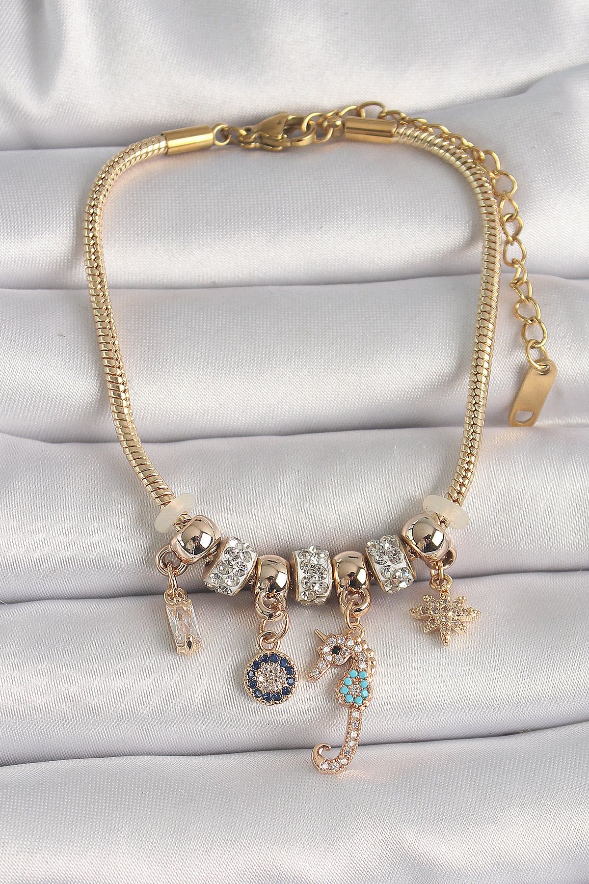 MMB Boutique Pirinç Gold Renk Zincir Sallantı Zirkon Taşlı Deniz Atı Figür Nazar Boncuk Detay Kadın Bileklik