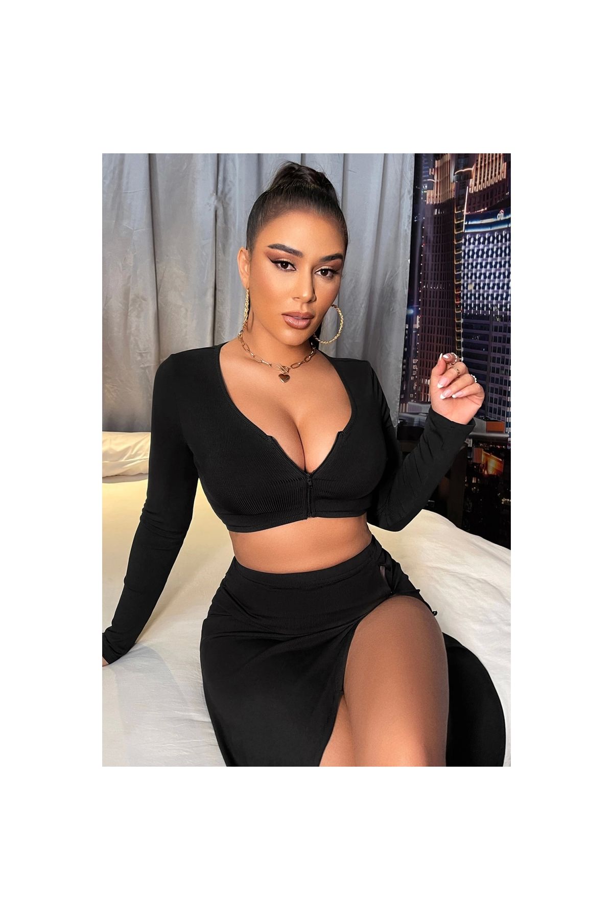 Marsilyan - Kadın Siyah Uzun Kol Göğüs ve Göbek Dekolteli Fermuarlı Crop Top Bluz