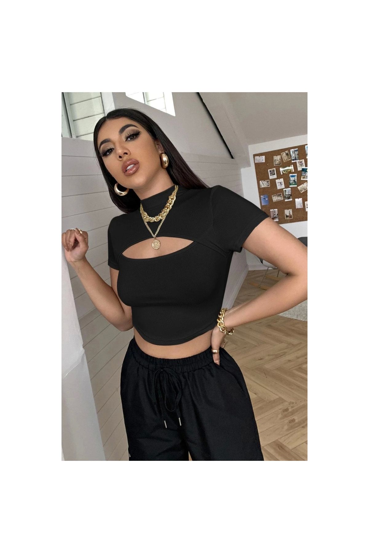 Marsilyan - Kadın Siyah Göğüs Dekolteli Yarım Kollu Cut Out Crop Top Bluz