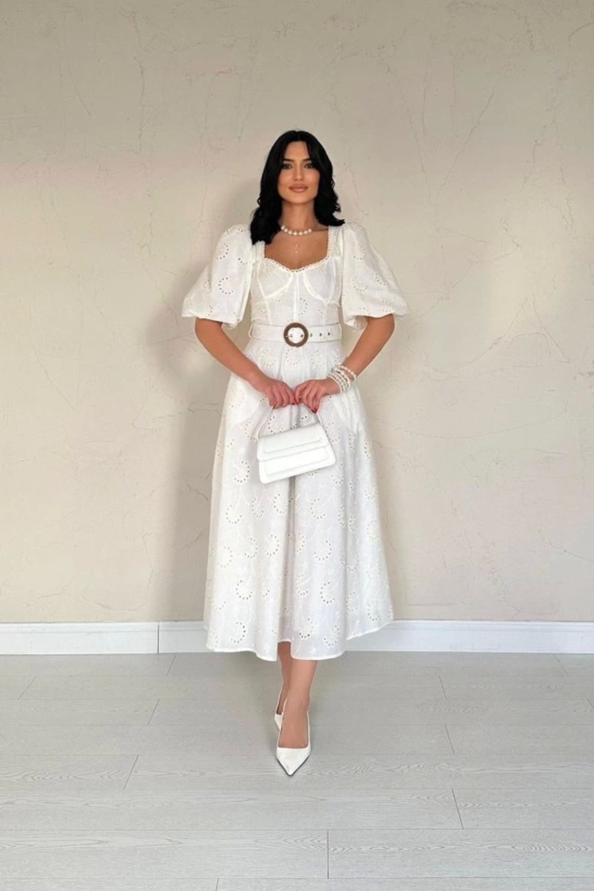 Butik Ekru Göğüs Kup Detaylı Kemerli Brode Elbise