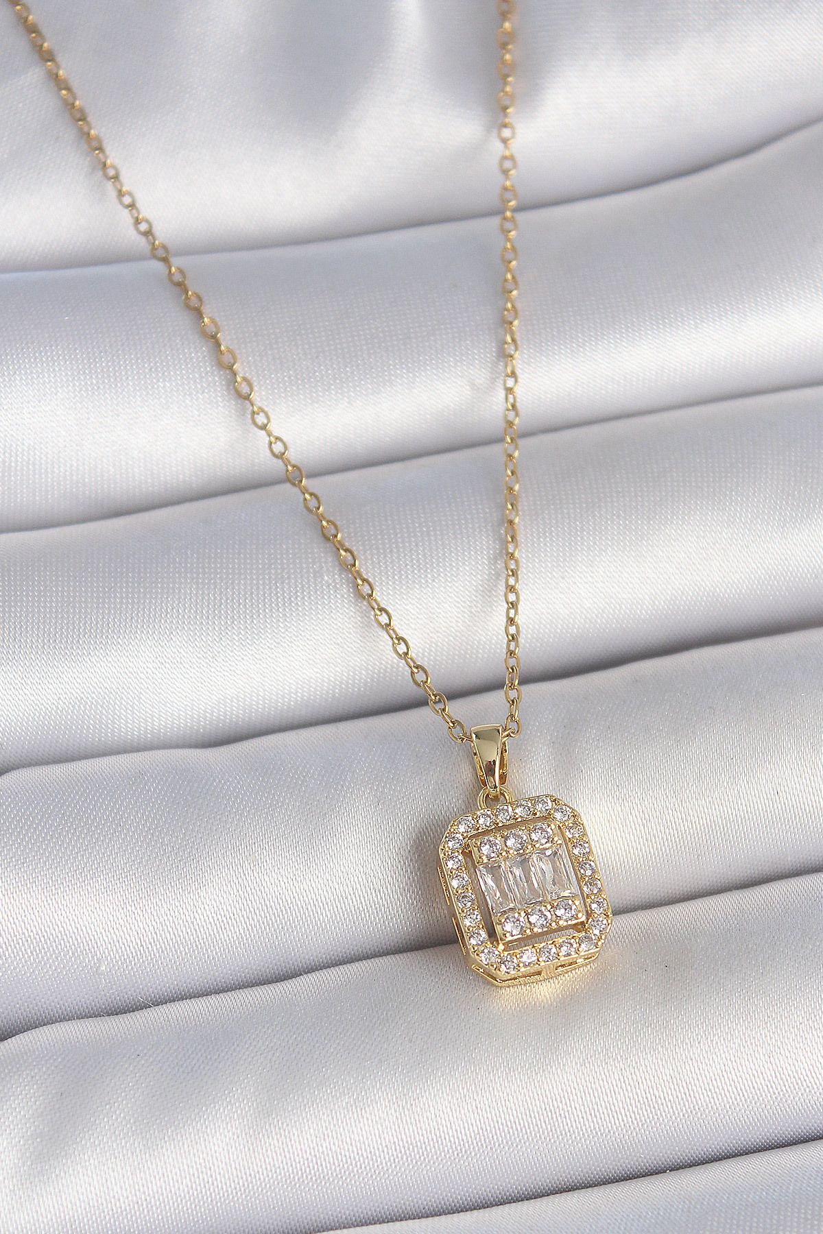 callerrons accessories Gold Renk Zincir Kare Zirkon Taş Model Kadın Kolye - EBJ250501W33597