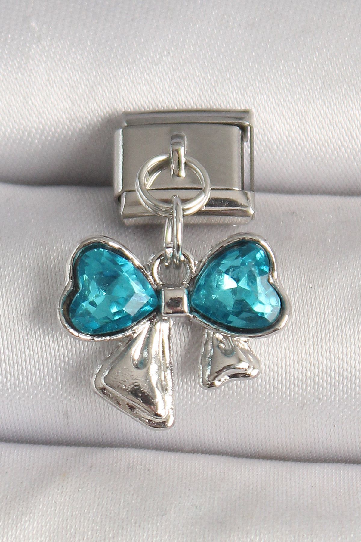 callerrons accessories Gümüş Renk Mavi Zirkon Taşlı Fiyonk Model Nomination Charm