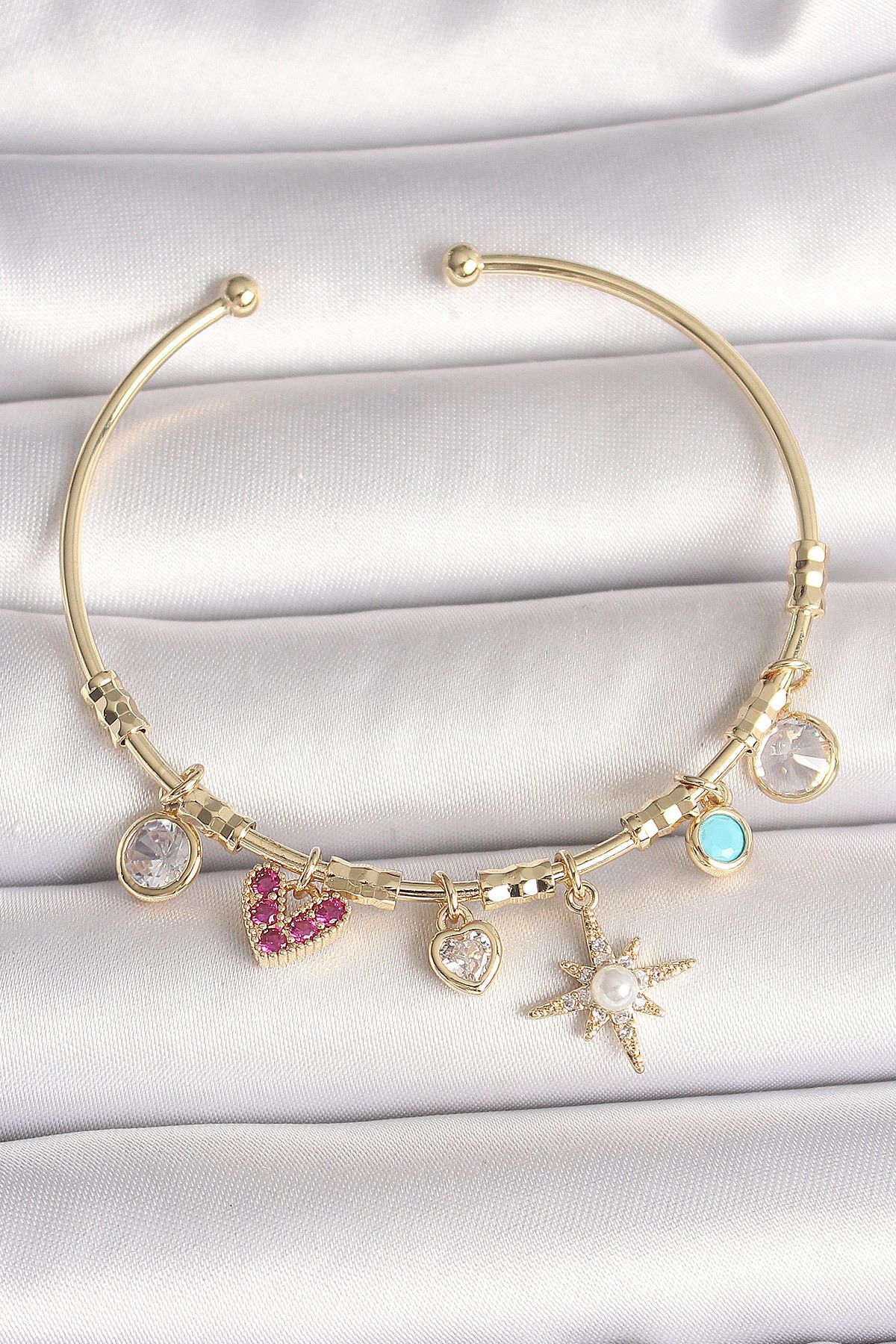 callerrons accessories Pirinç Gold Renk Zirkon Taşlı Sallantı Kutup Yıldız Figür İnci Detay Charm Kadın Bileklik - EBJ25050
