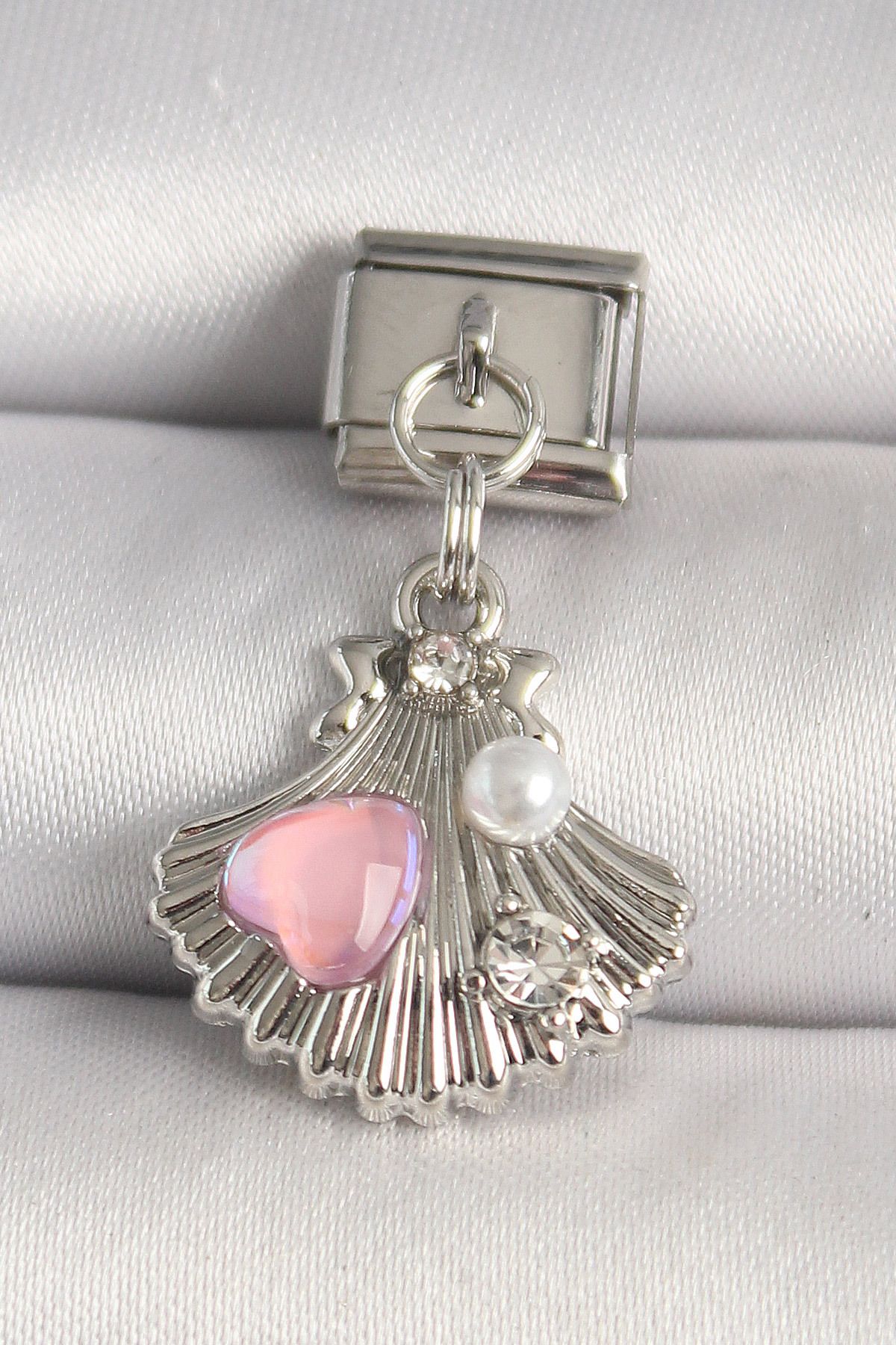 callerrons accessories Gümüş Renk Zirkon Taşlı Pembe Mineli Kalp Detay Nomination Charm - EBJ250501W32892