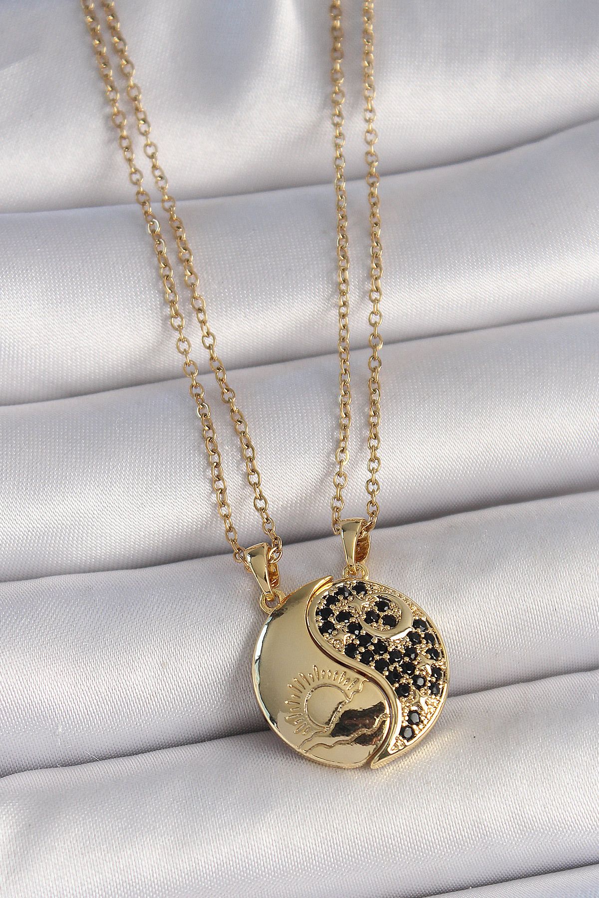 callerrons accessories Gold Renk Zincir Zirkon Taşlı Ying Yang Model Gün Batımı İşlemeli Arkadaşlık Kadın Kolye - EBJ250501
