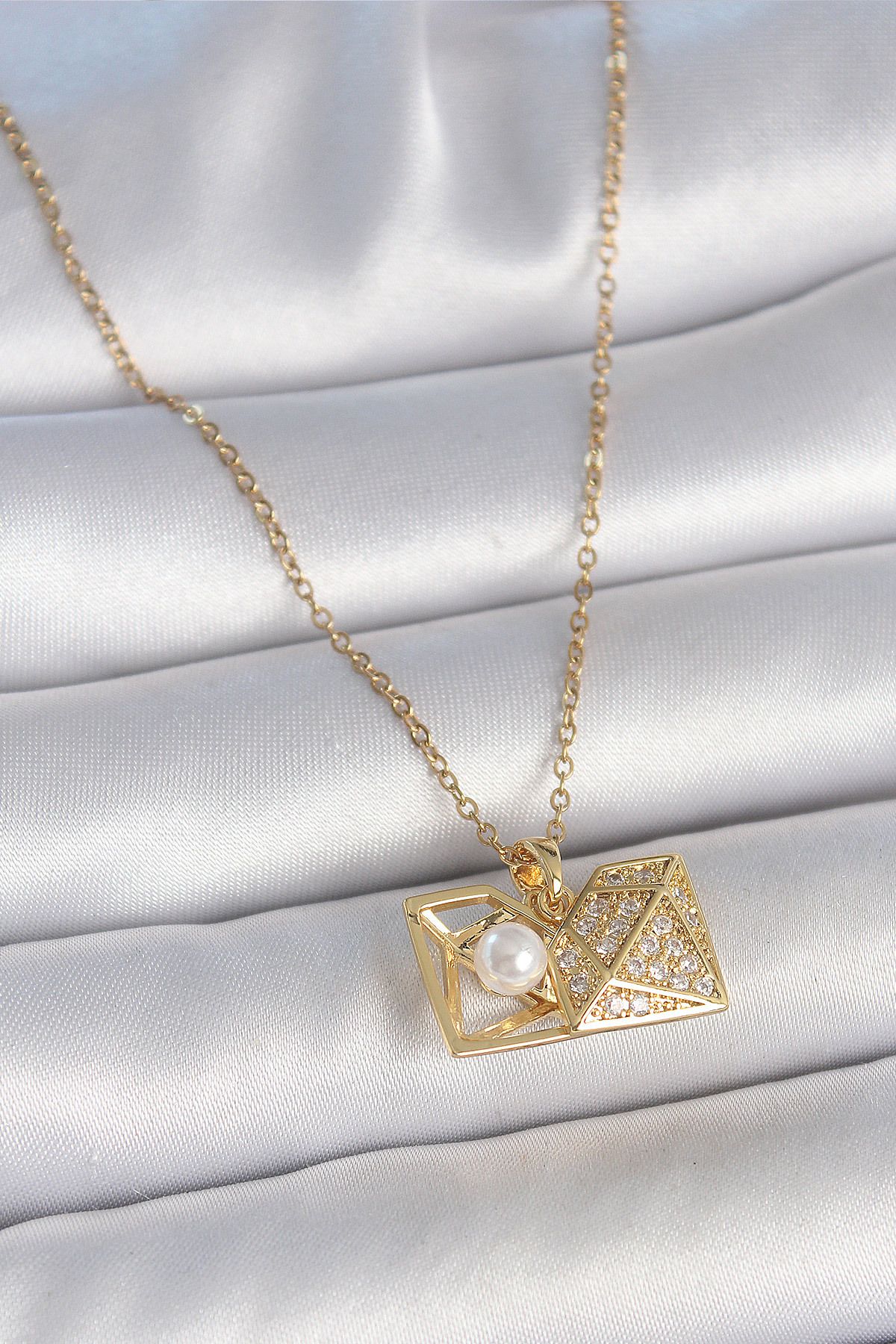 callerrons accessories Gold Renk Zincir Zirkon Taşlı Açılır İncili Elmas Model Kadın Kolye - EBJ250501W33587