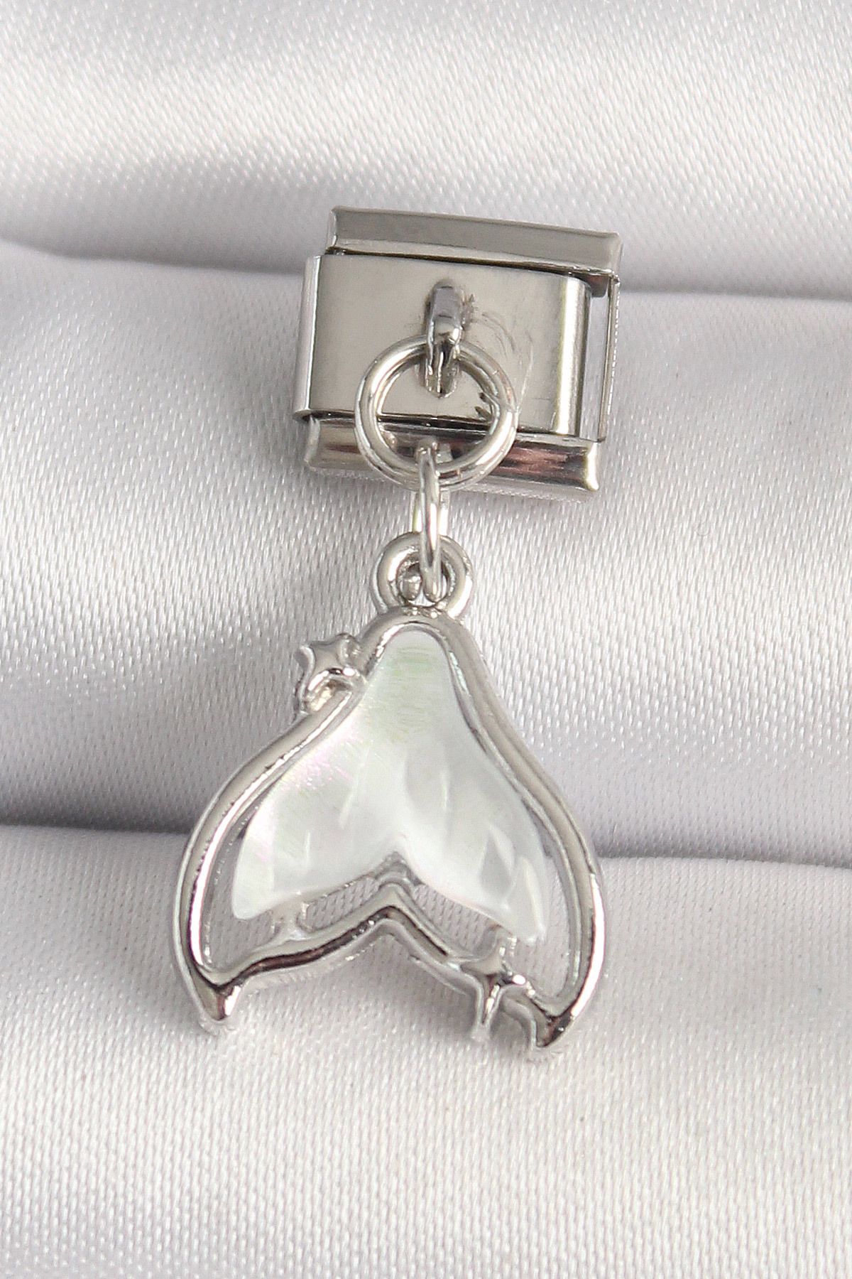 callerrons accessories Gümüş Renk Beyaz Balık Kuyruğu Model Nomination Charm - EBJ250501W32883