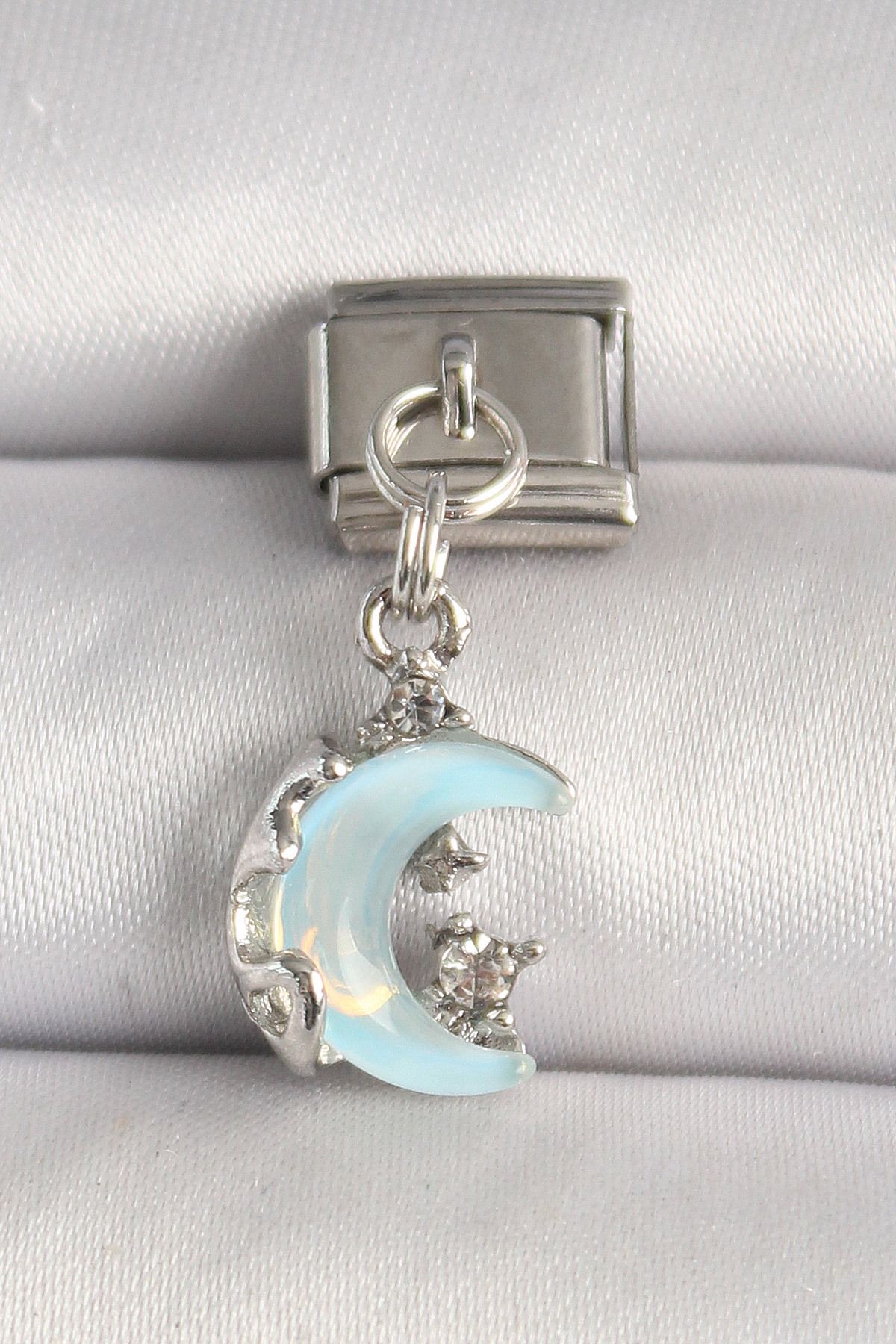 callerrons accessories Gümüş Renk Mavi Mineli Hilal Model Zirkon Taş Detay Nomination Charm