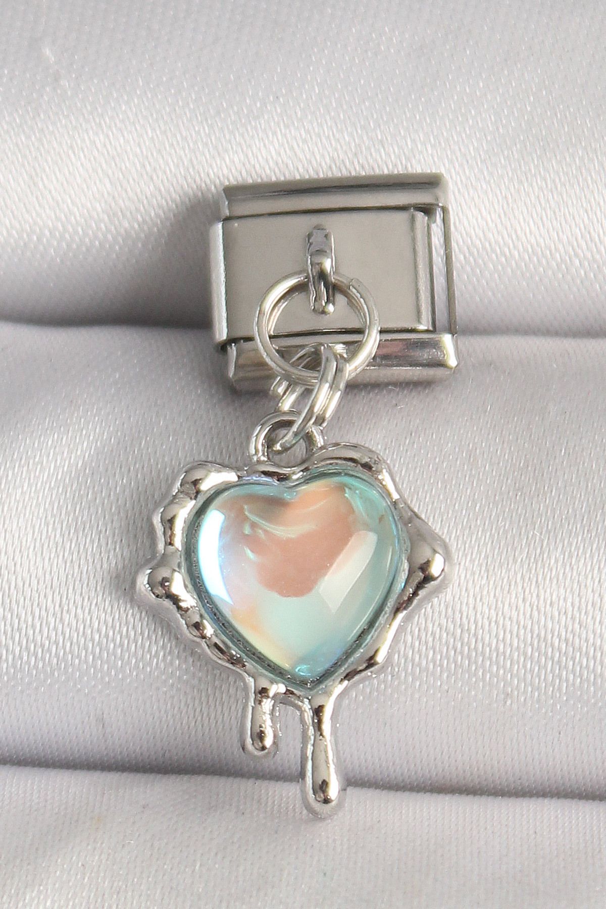 callerrons accessories Gümüş Renk Mavi Hologram Mineli Eriyen Kalp Model Nomination Charm - EBJ250501W32948