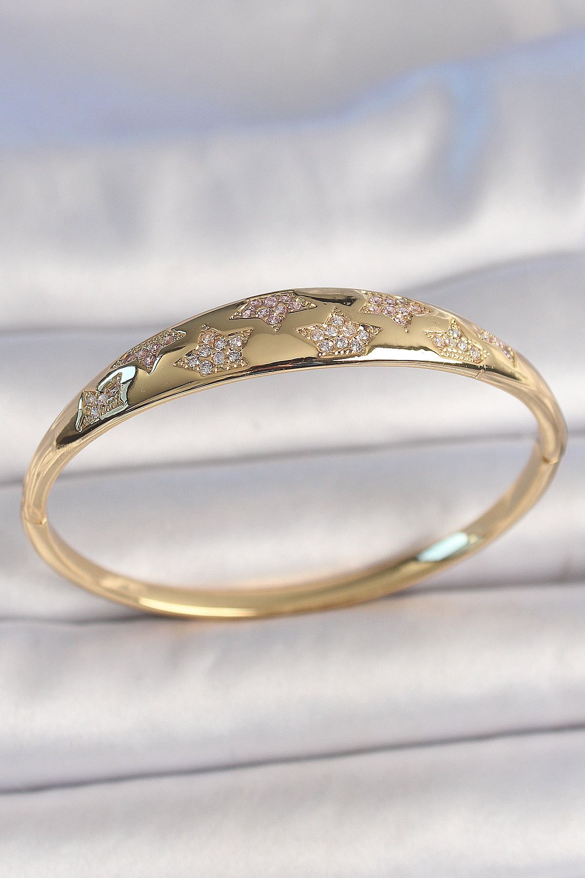 callerrons accessories Pirinç Gold Renk Zirkon Taşlı Yıldız İşlemeli Kadın Kelepçe - EBJ250501W33112