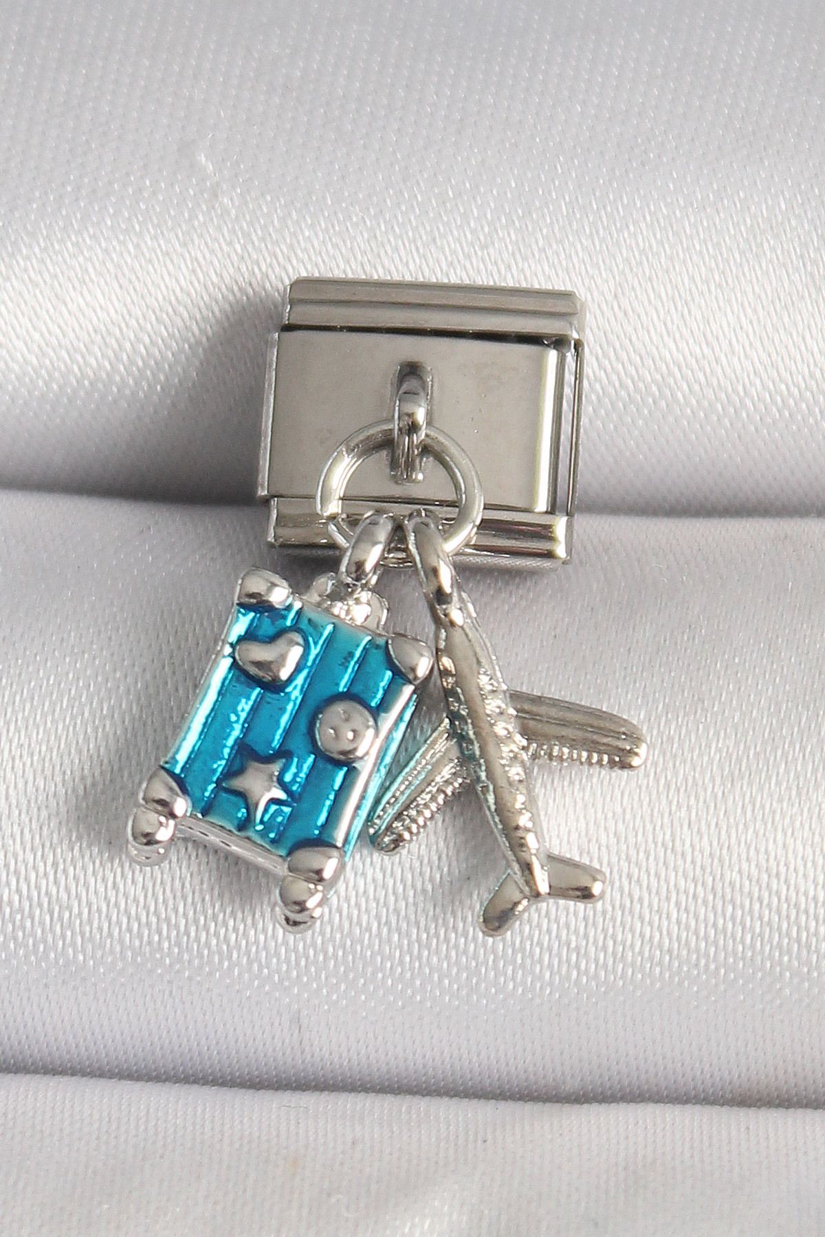 callerrons accessories Gümüş Renk Mavi Bavul Uçak Model Nomination Charm - EBJ250501W32860