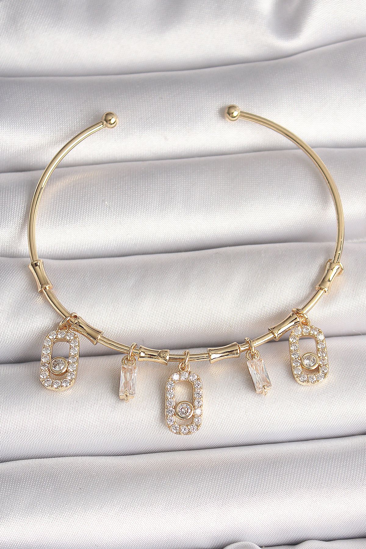 callerrons accessories Pirinç Gold Renk Sallantı Zirkon Taşlı Messika Figür Charm Kadın Bileklik - EBJ250501W32815
