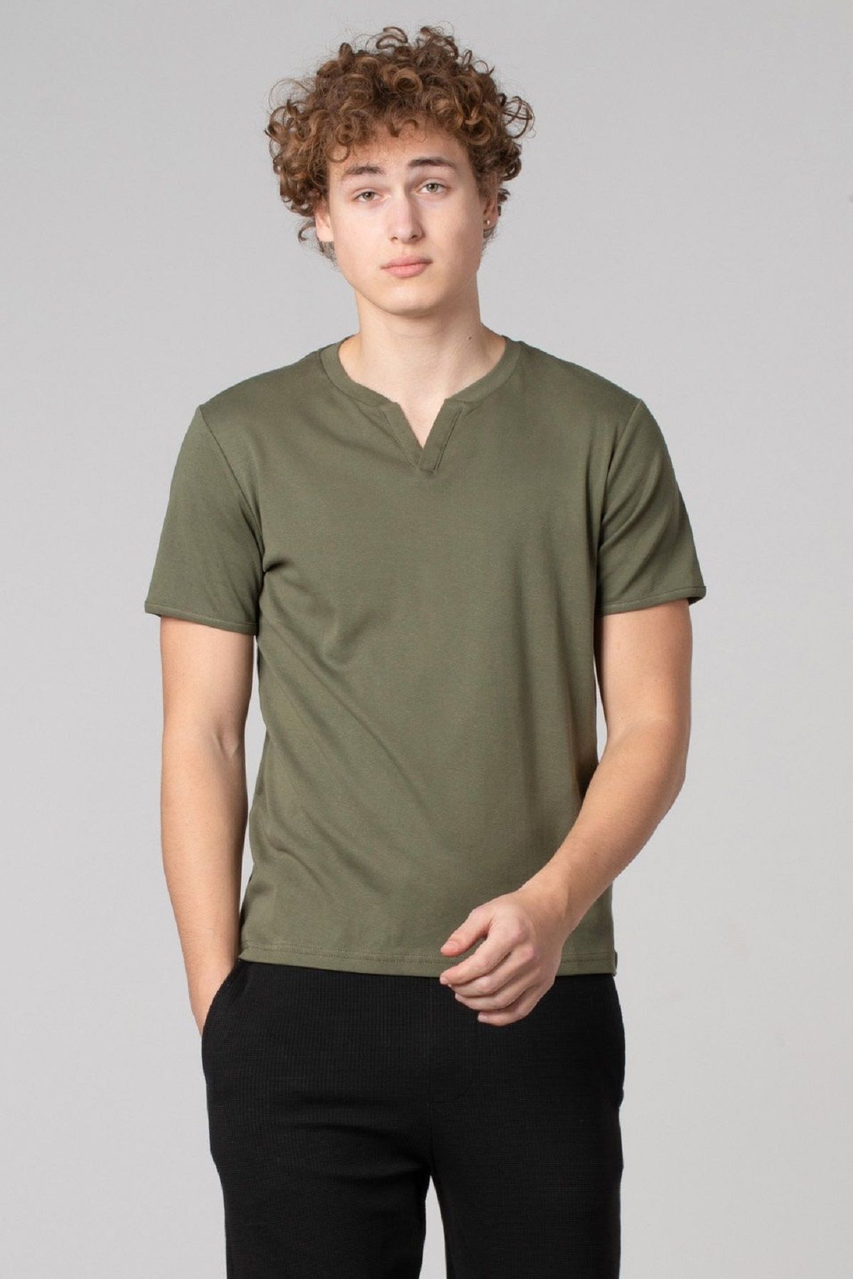 OIL PARK Erkek S V Yaka Detaylı %100 Pamuk Ribana Dokuma T-Shirt