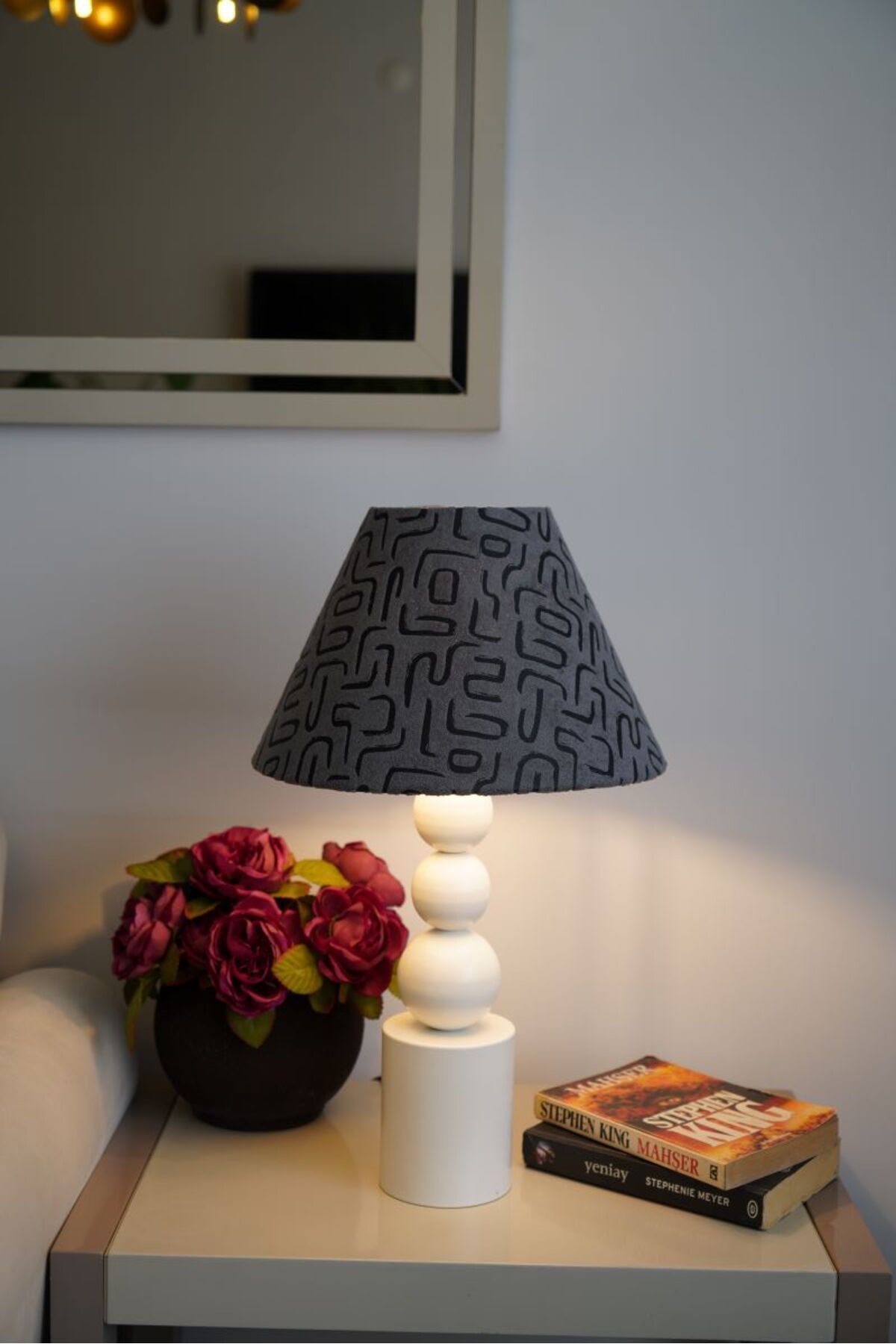 retro home design Özel Krem Ayaklı Kadife Kumaş Konik Labirent Desenli Dekoratif Abajur Yatak Odası Salon