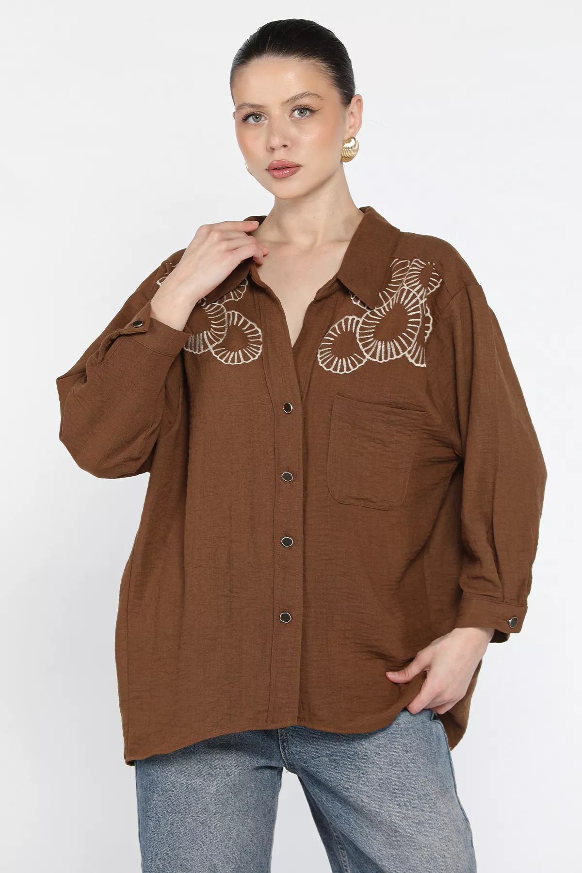 GÜLSELİ Kahve Kadın Nakışlı Oversize Gömlek