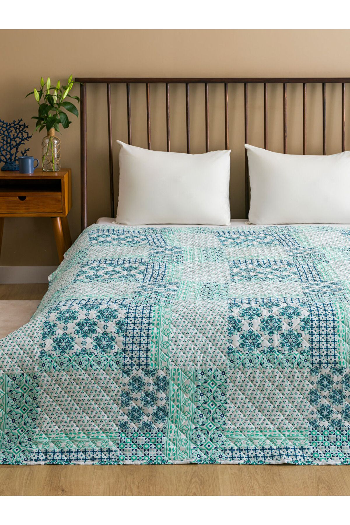 LC Waikiki Mavi Çiçek Desenli Çift Kişilik Yatak Örtüsü 200x220 cm