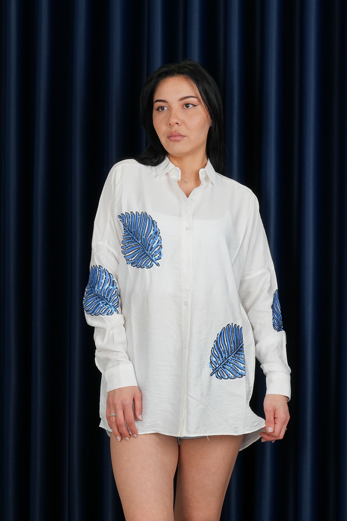 stilsepeti Kadın Beyaz Oversize Yaprak Desenli Pul Detaylı Gömlek ST-1000714230