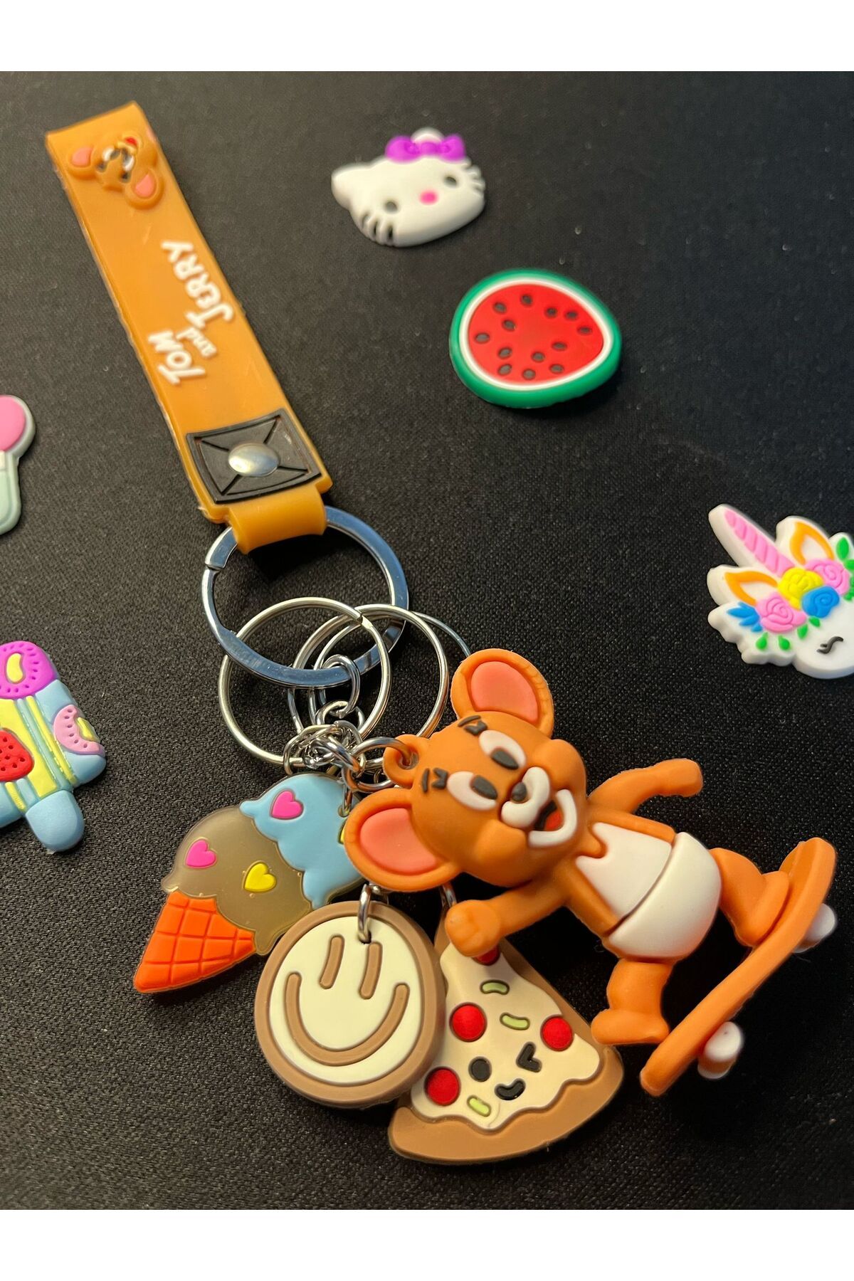 Antin Kuntin Jery Kaykaylı 3D Anahtarlık Charm Set 1 Adet 3D + 3 Adet Mini Anahtarlıkla Gelir