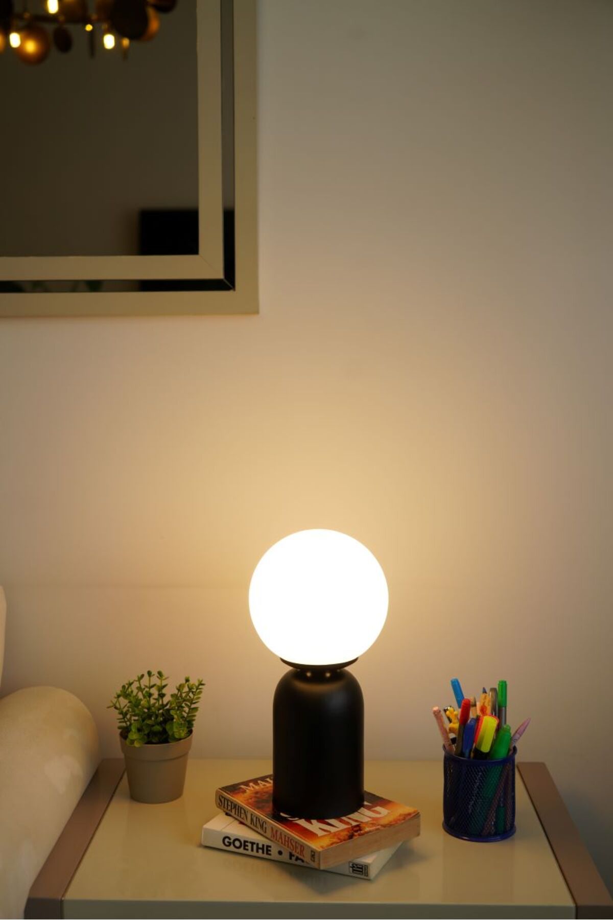 retro home design Siyah Ayaklı Beyaz Opal Camlı Masa Lambası Abajur 1 Adet Salon Yatak Odası