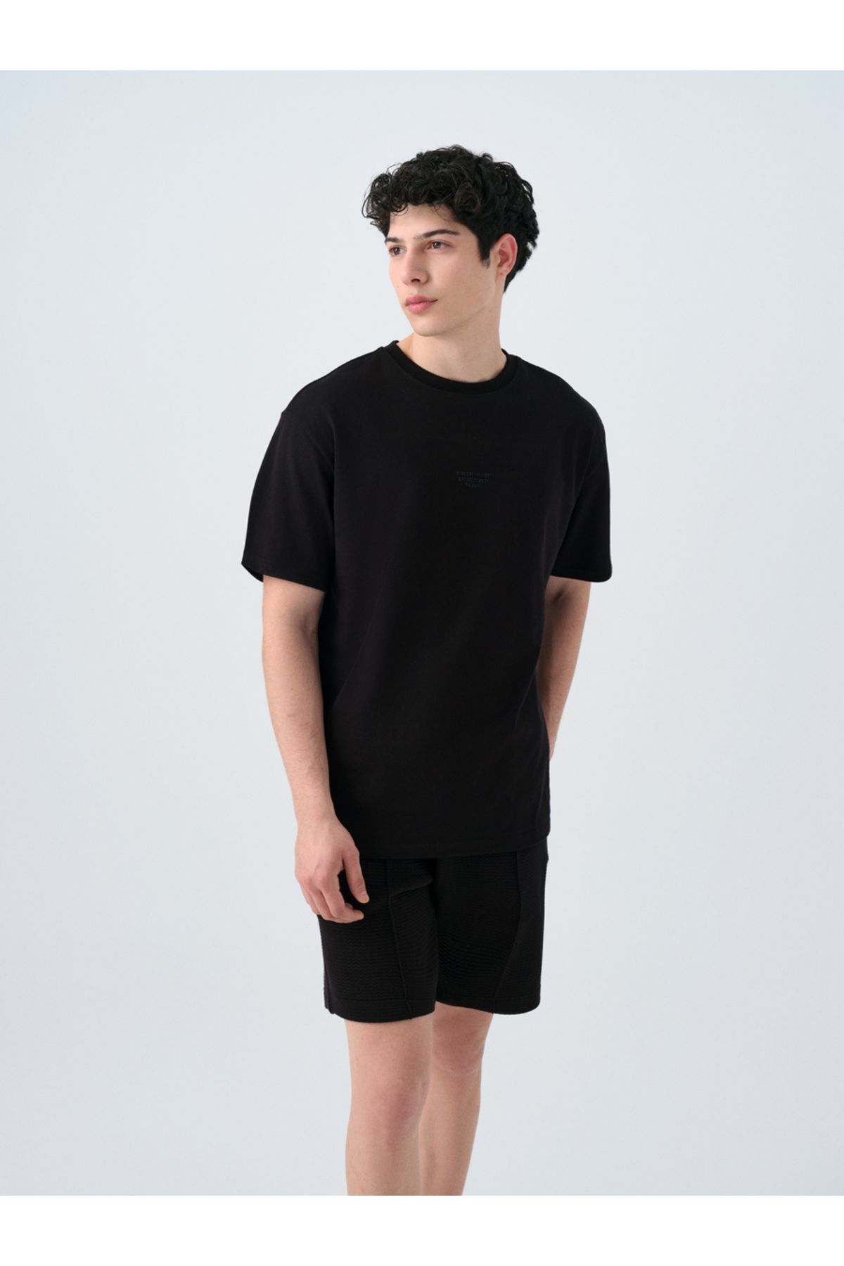 Loft 2039582 Siyah Erkek Kabartmalı Küçük Yazılı Bisiklet Yaka T-Shirt